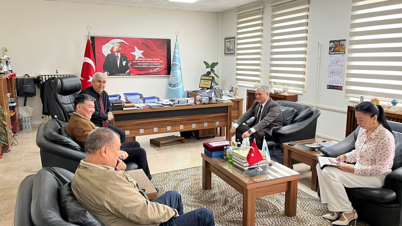 Kırgızistan Uluslararası Üniversitesi Rektör Yardımcıları Prof. Dr. Baatırbek AKILBEKOV ve Tolenbek Sh. ABDYROV ile Beraberindeki Akademik Heyet Fakültemizi Ziyaret Etti 2
