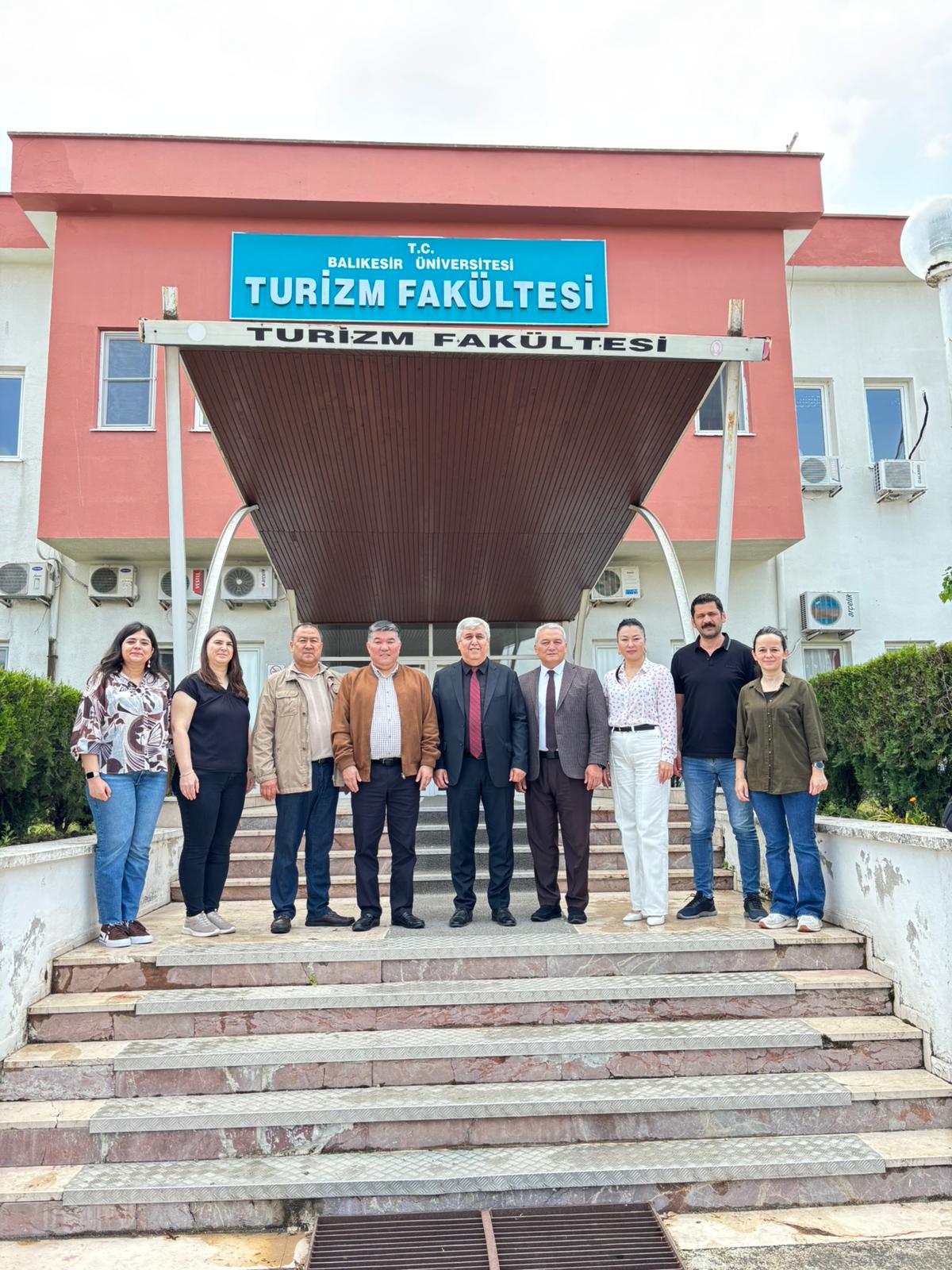 Kırgızistan Uluslararası Üniversitesi Rektör Yardımcıları Prof. Dr. Baatırbek AKILBEKOV ve Tolenbek Sh. ABDYROV ile Beraberindeki Akademik Heyet Fakültemizi Ziyaret Etti 3