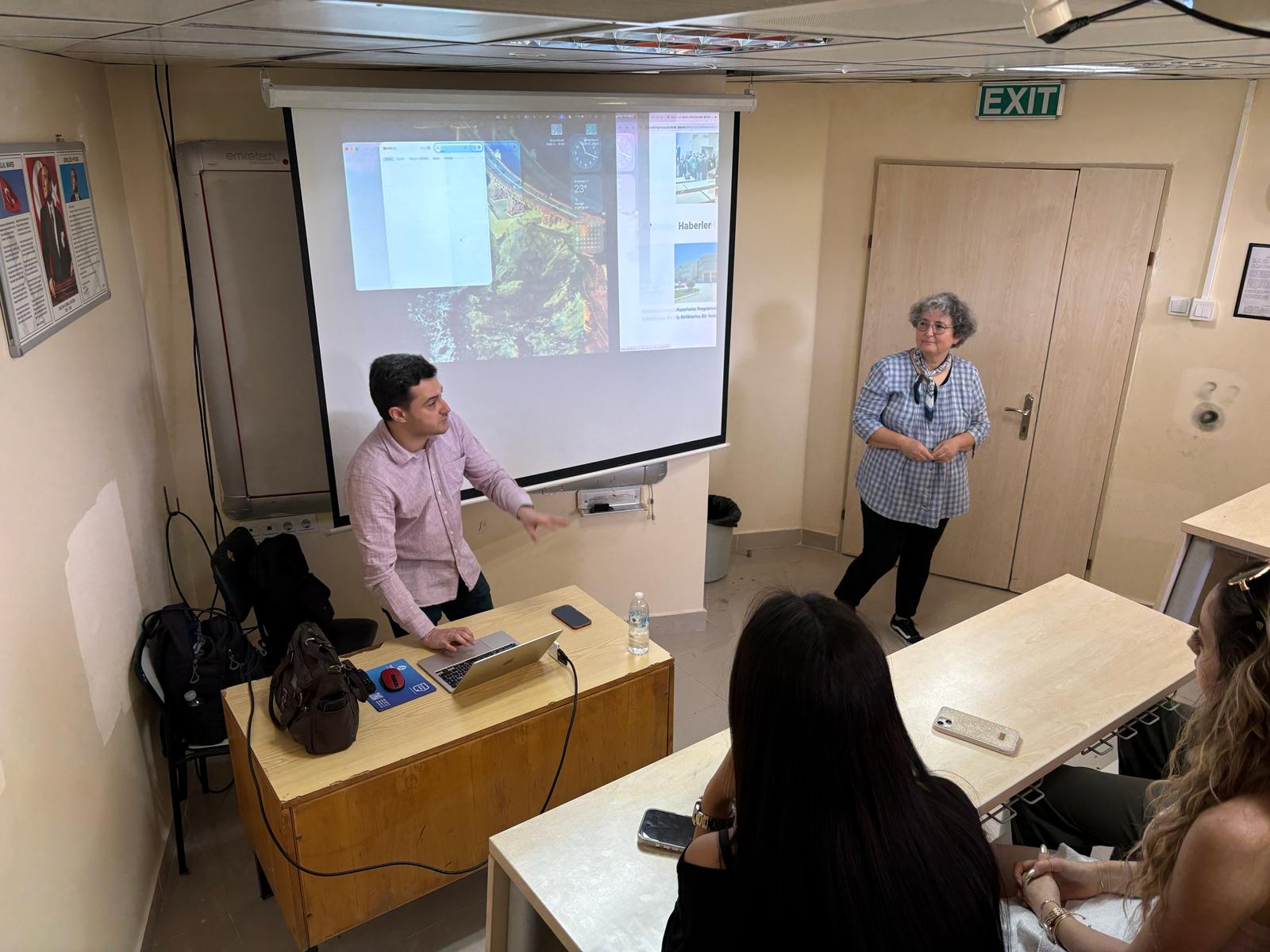 Prospective Students Get a Closer Look at the Marketing and Advertising Department