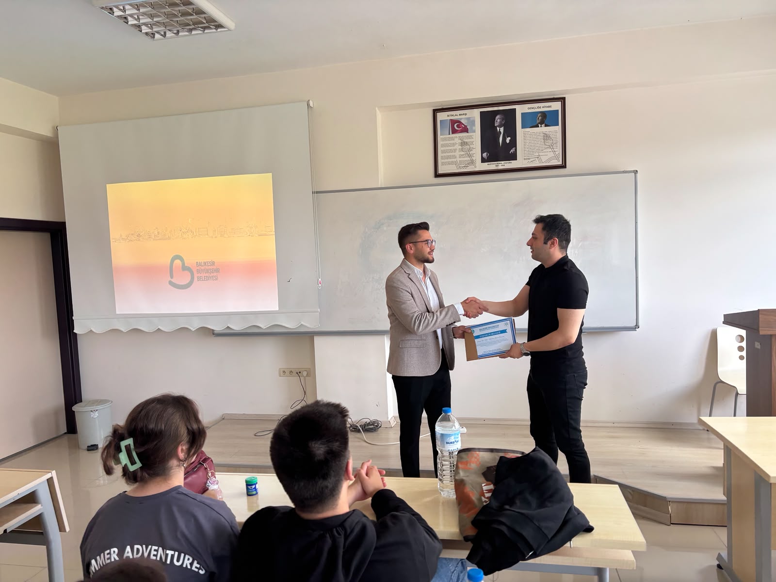 Sürdürülebilir kent ekosisteminde sokak hayvanlarının rolü başlıklı söyleşi gerçekleştirildi. 3