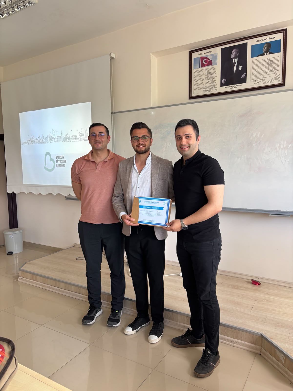 Sürdürülebilir kent ekosisteminde sokak hayvanlarının rolü başlıklı söyleşi gerçekleştirildi. 4
