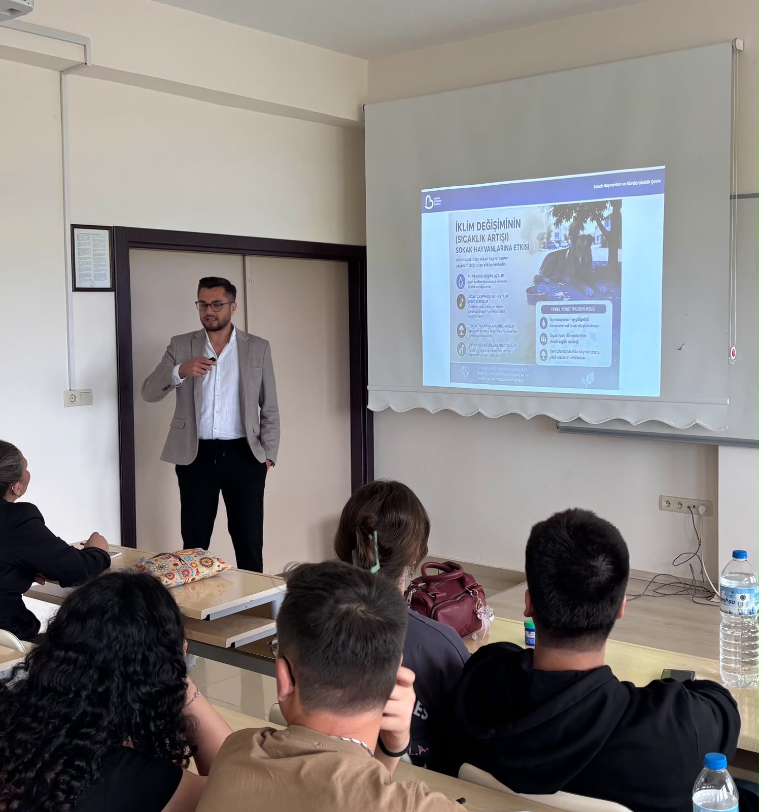 Sürdürülebilir kent ekosisteminde sokak hayvanlarının rolü başlıklı söyleşi gerçekleştirildi.