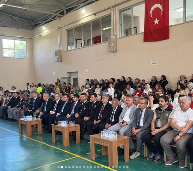 Müdürümüz 19 Mayıs Atatürk'ü Anma, Gençlik ve Spor Bayramı kapsamında ilçemizde düzenlenen kutlama programına katılım gerçekleştirdi.