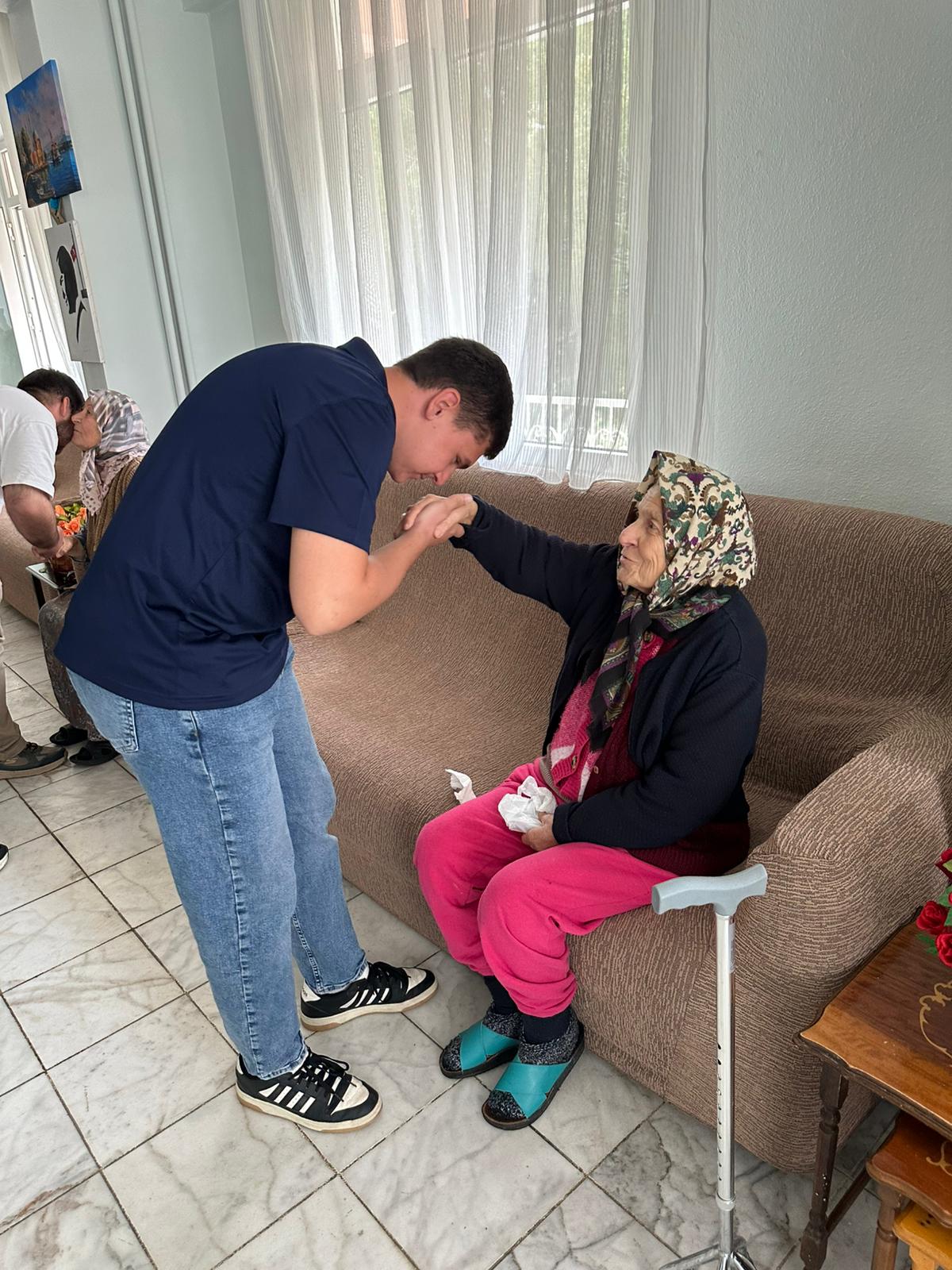 Bayram Öncesi Havran MYO Öğrencilerinden Anlamlı Ziyaret 3