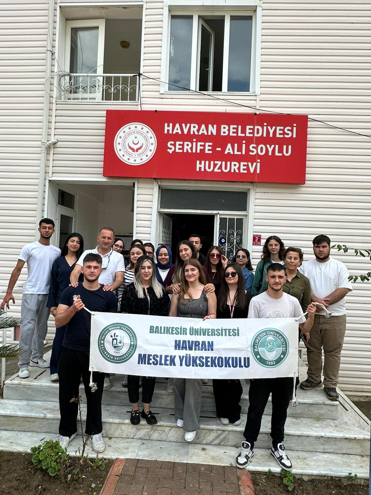 Bayram Öncesi Havran MYO Öğrencilerinden Anlamlı Ziyaret