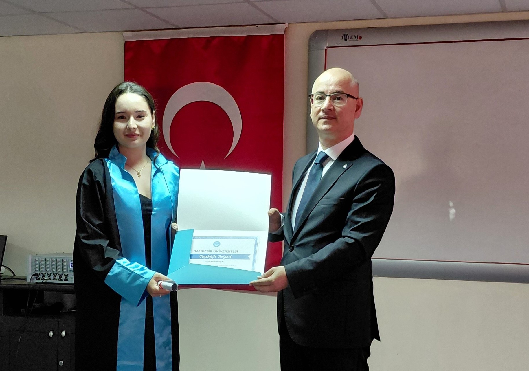 BAÜN Ayvalık MYO’da 31. Dönem Mezunlarını Coşkuyla Uğurladı 7