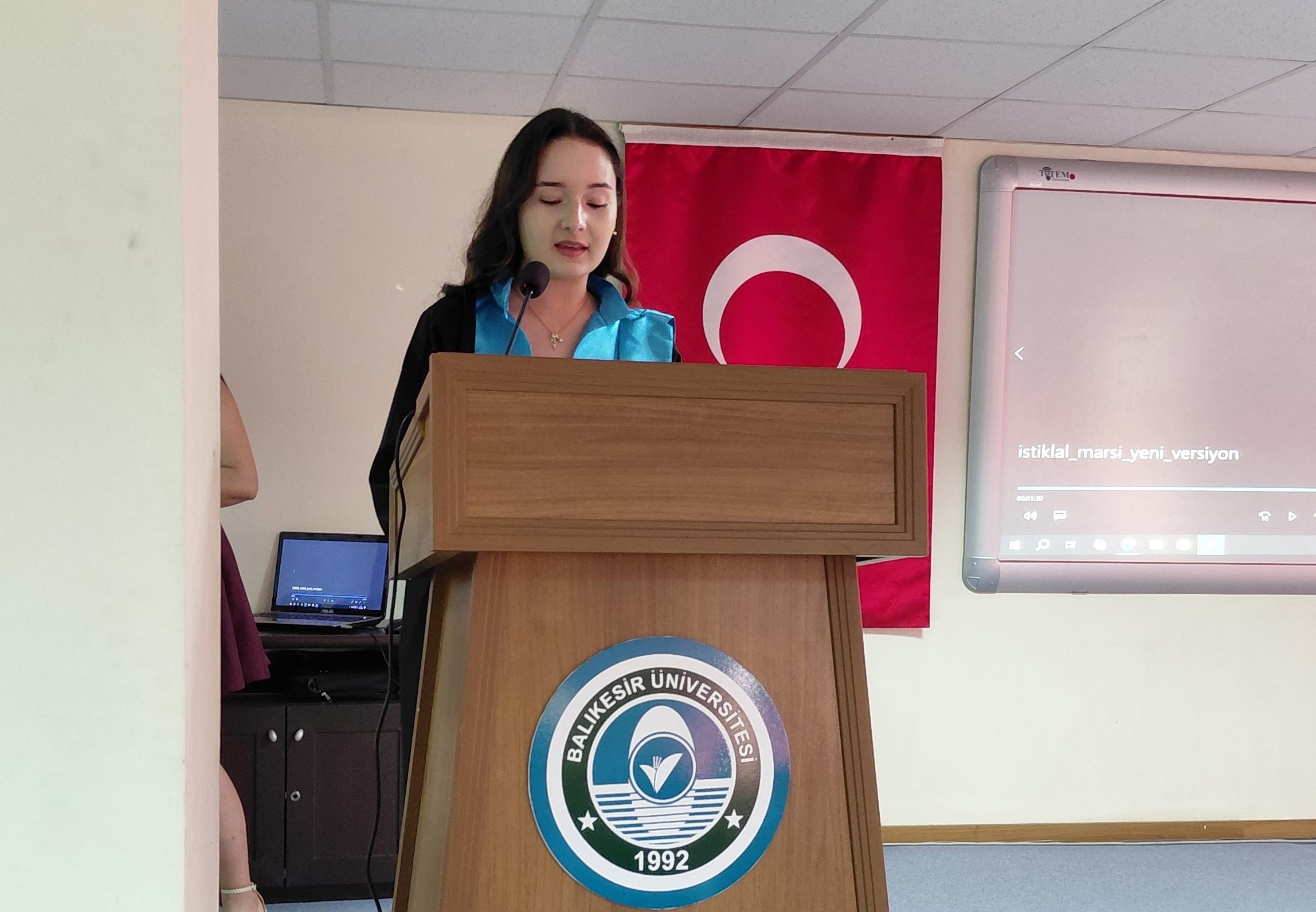 BAÜN Ayvalık MYO’da 31. Dönem Mezunlarını Coşkuyla Uğurladı 3