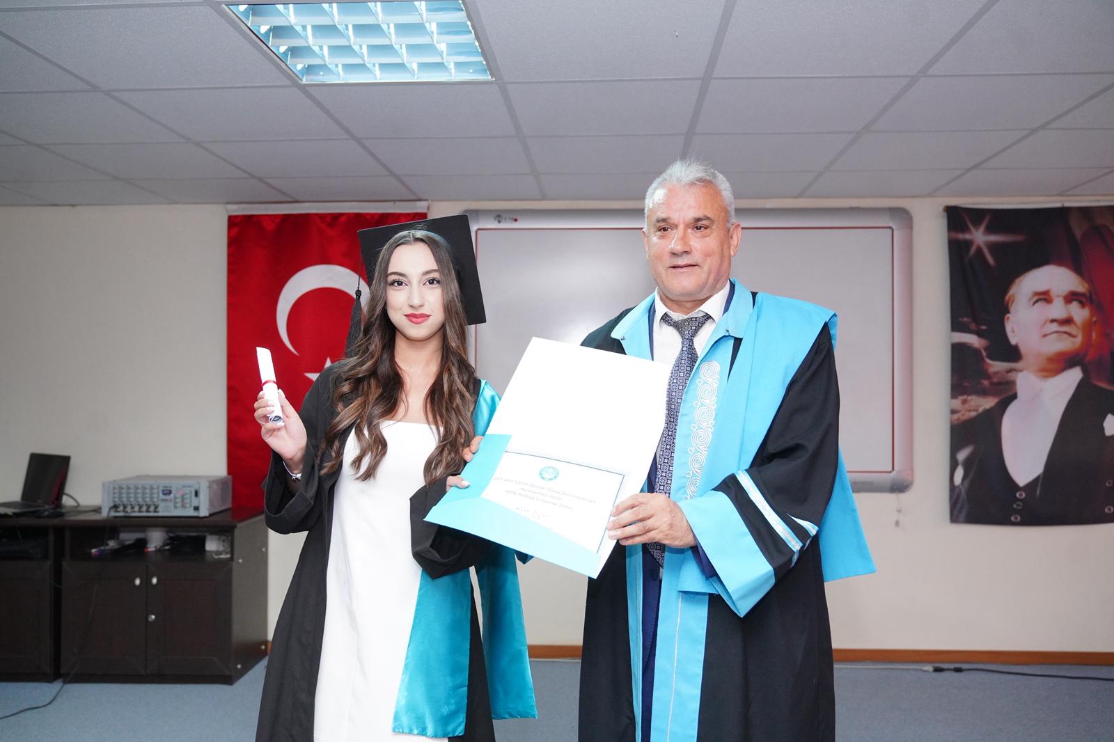 BAÜN Ayvalık MYO’da 31. Dönem Mezunlarını Coşkuyla Uğurladı 9