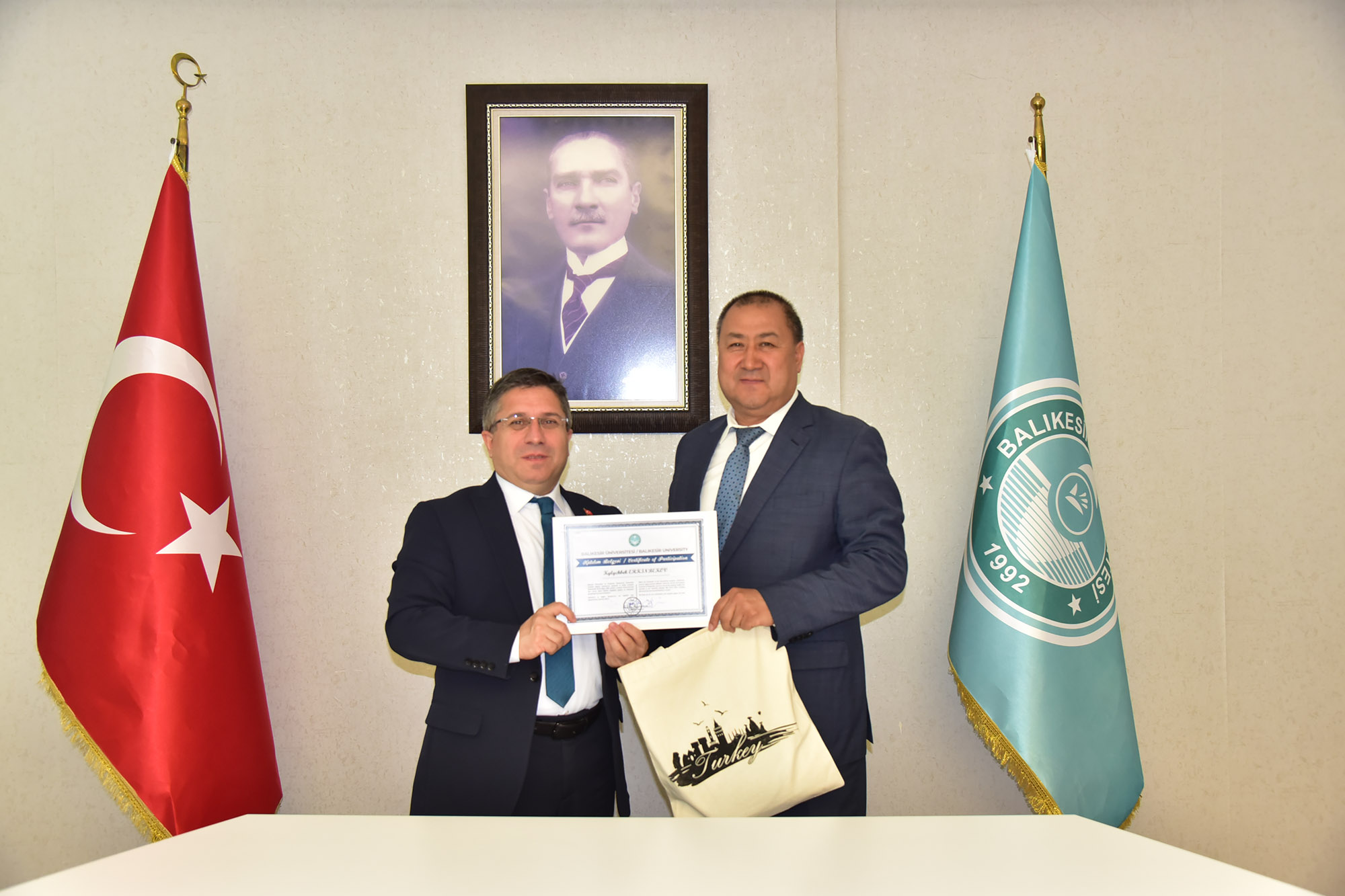 BAÜN’de Kırgızistan Uluslararası Üniversitesi Akademisyenlerine Sertifika Töreni Düzenlendi 7