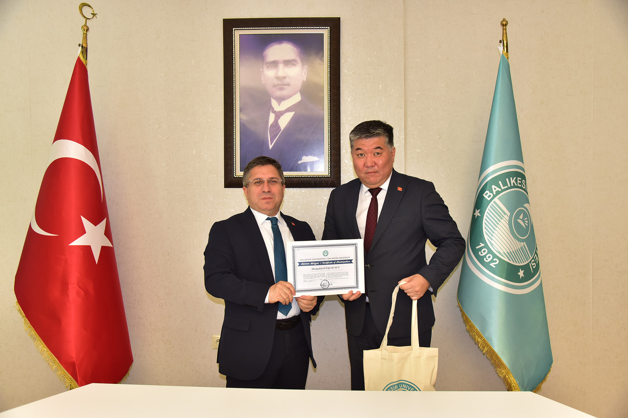 BAÜN’de Kırgızistan Uluslararası Üniversitesi Akademisyenlerine Sertifika Töreni Düzenlendi 4