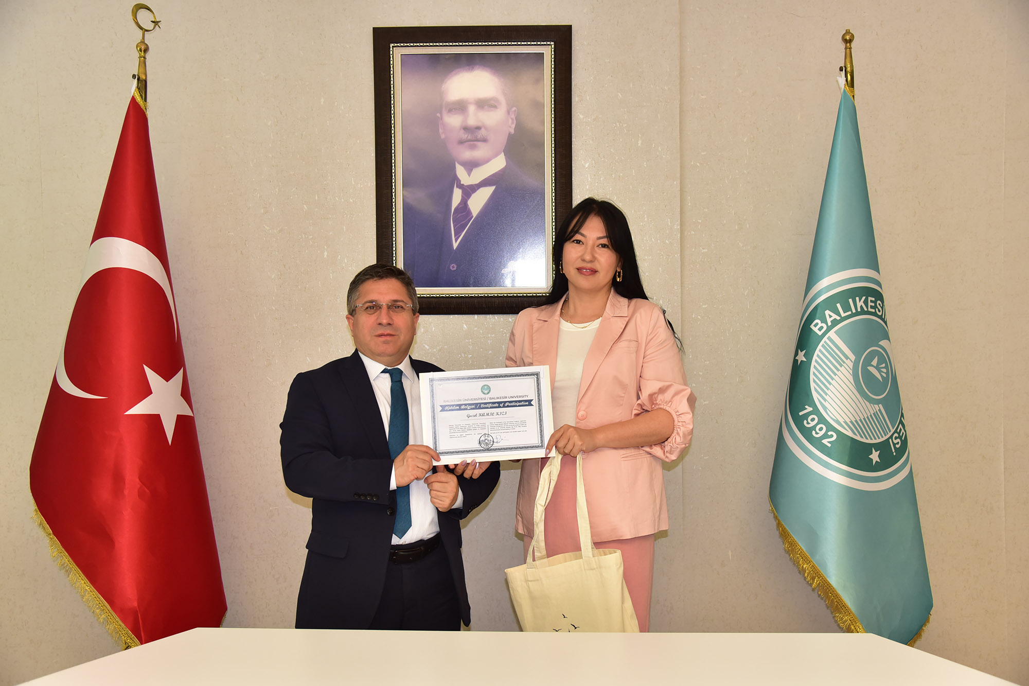 BAÜN’de Kırgızistan Uluslararası Üniversitesi Akademisyenlerine Sertifika Töreni Düzenlendi 6