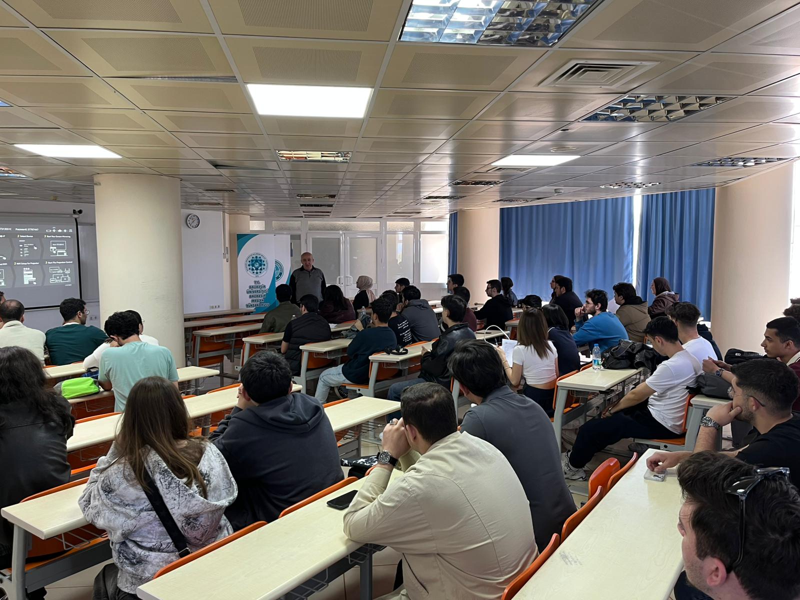 Entegre İş Yönetimi ve Üniversite-Sanayi İş Birliği: Dr. Öğr. Üyesi Ümit Yalçın Öğrencilerimizle Buluştu 1