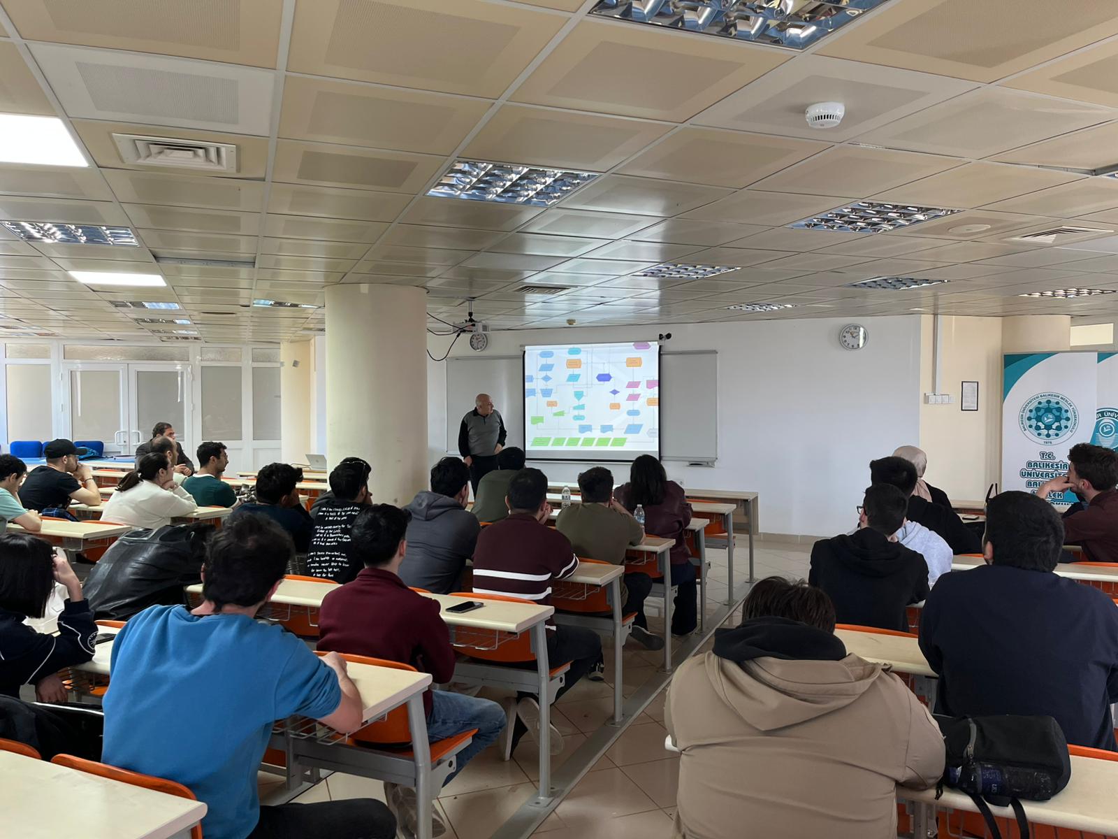 Entegre İş Yönetimi ve Üniversite-Sanayi İş Birliği: Dr. Öğr. Üyesi Ümit Yalçın Öğrencilerimizle Buluştu 2