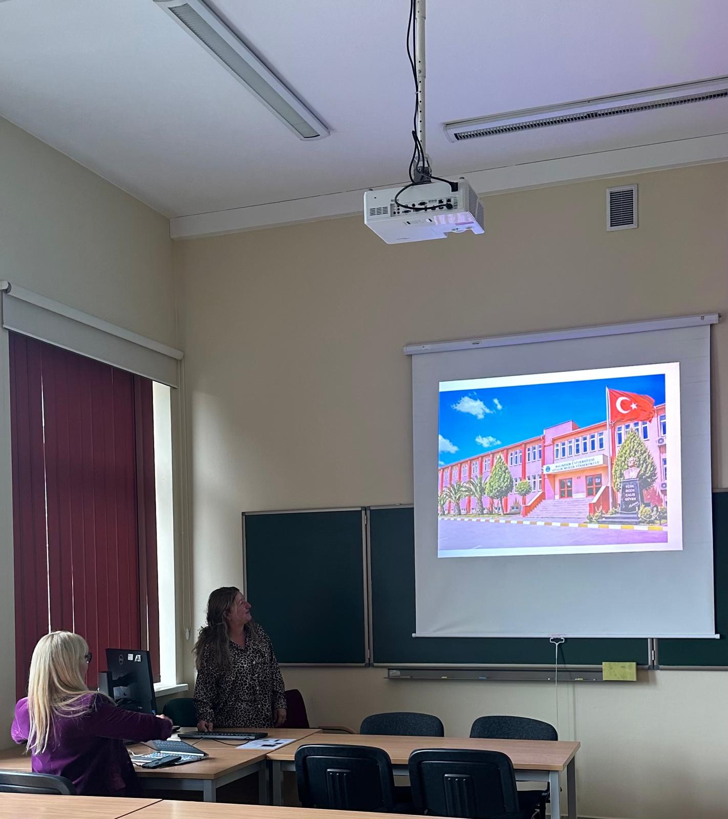 Dr. Öğr. Üyesi Figen Erdoğdu Polonya'daki University of Applied Sciences in Nowy Targ Mimarlık Bölümünde Üniversitemizi ve Meslek Yüksekokulumuzu tanıttı. 8