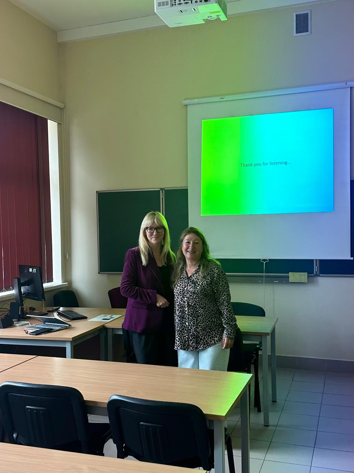 Dr. Öğr. Üyesi Figen Erdoğdu Polonya'daki University of Applied Sciences in Nowy Targ Mimarlık Bölümünde Üniversitemizi ve Meslek Yüksekokulumuzu tanıttı. 4