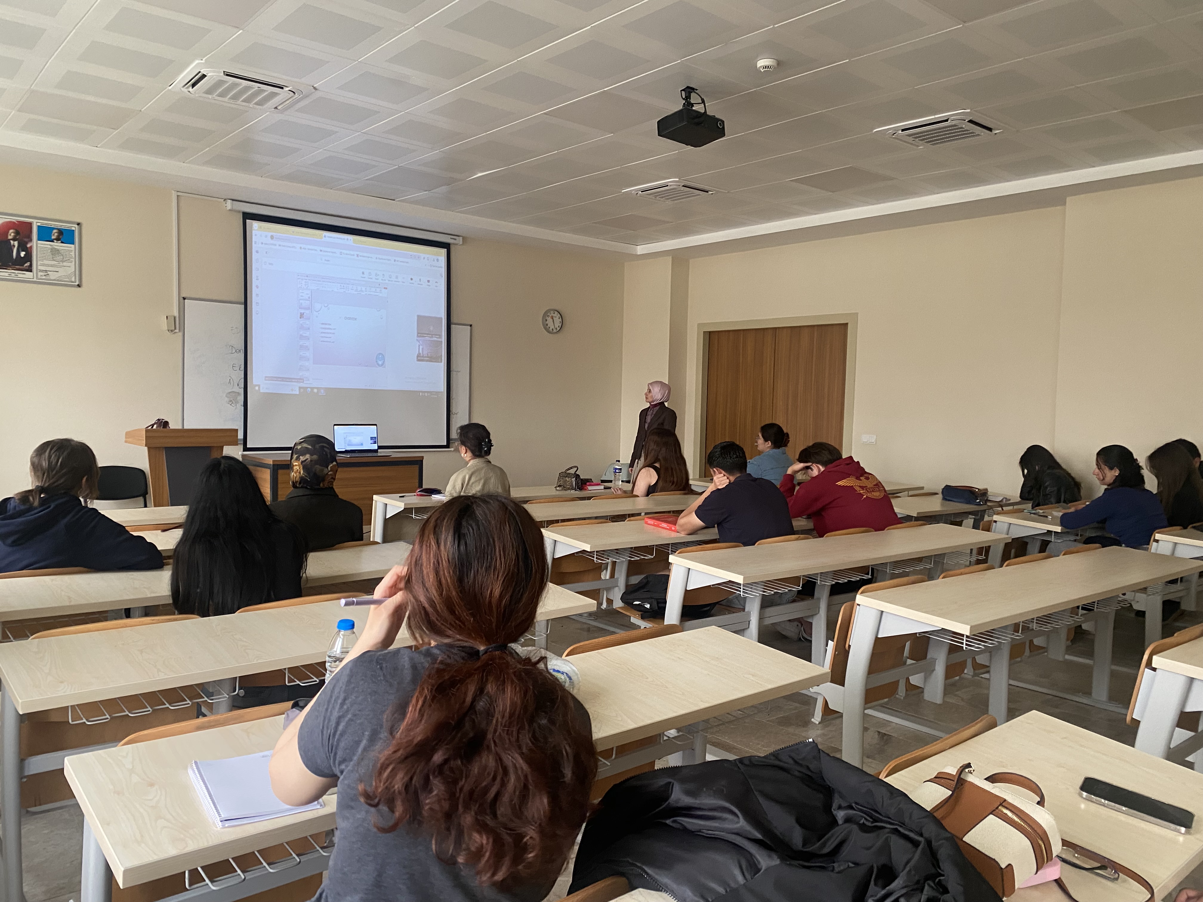 Mesleki Yabancı Dil Dersi Kapsamında Çevrim İçi Sunum Gerçekleştirildi 1