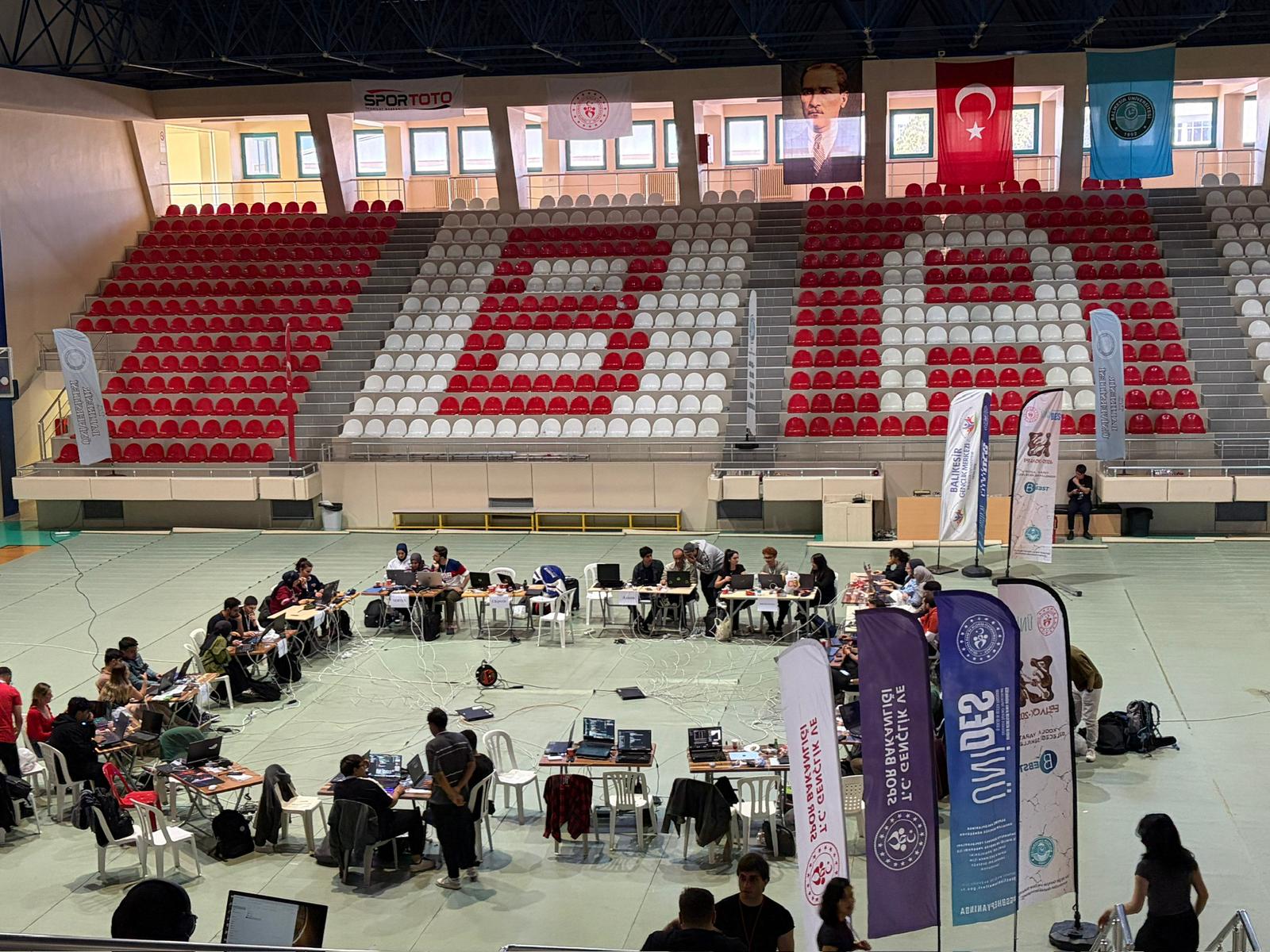 Balıkesir Üniversitesinde Teknoloji Rüzgarı: Elektrik ve Bilgisayar Sistemleri Topluluğundan EBHACK 2026 1