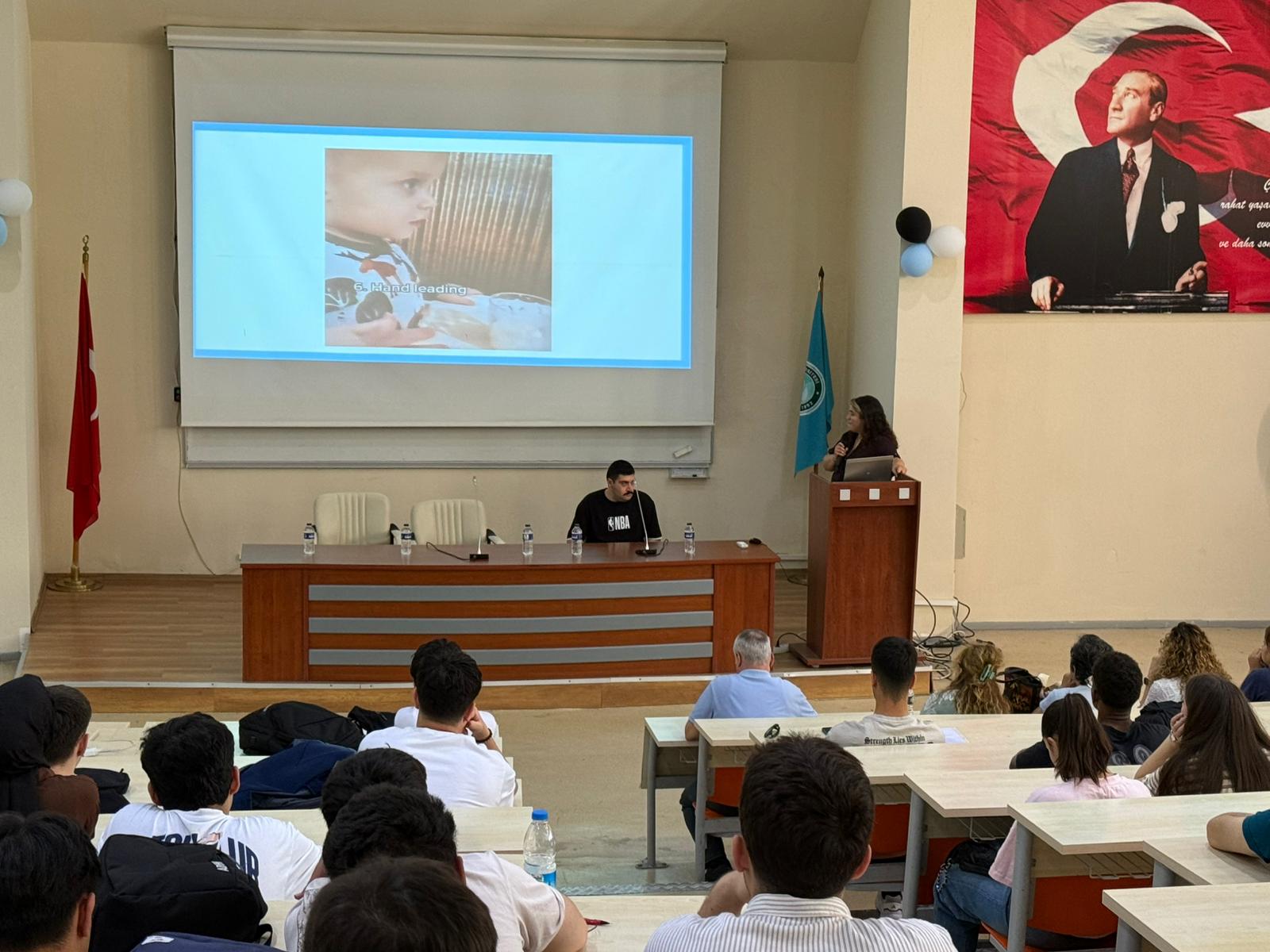 Fakültemizde "Otizm Farkındalık Semineri" düzenlendi.  1