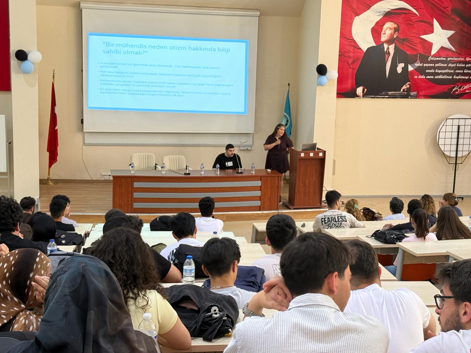 Fakültemizde "Otizm Farkındalık Semineri" düzenlendi. 