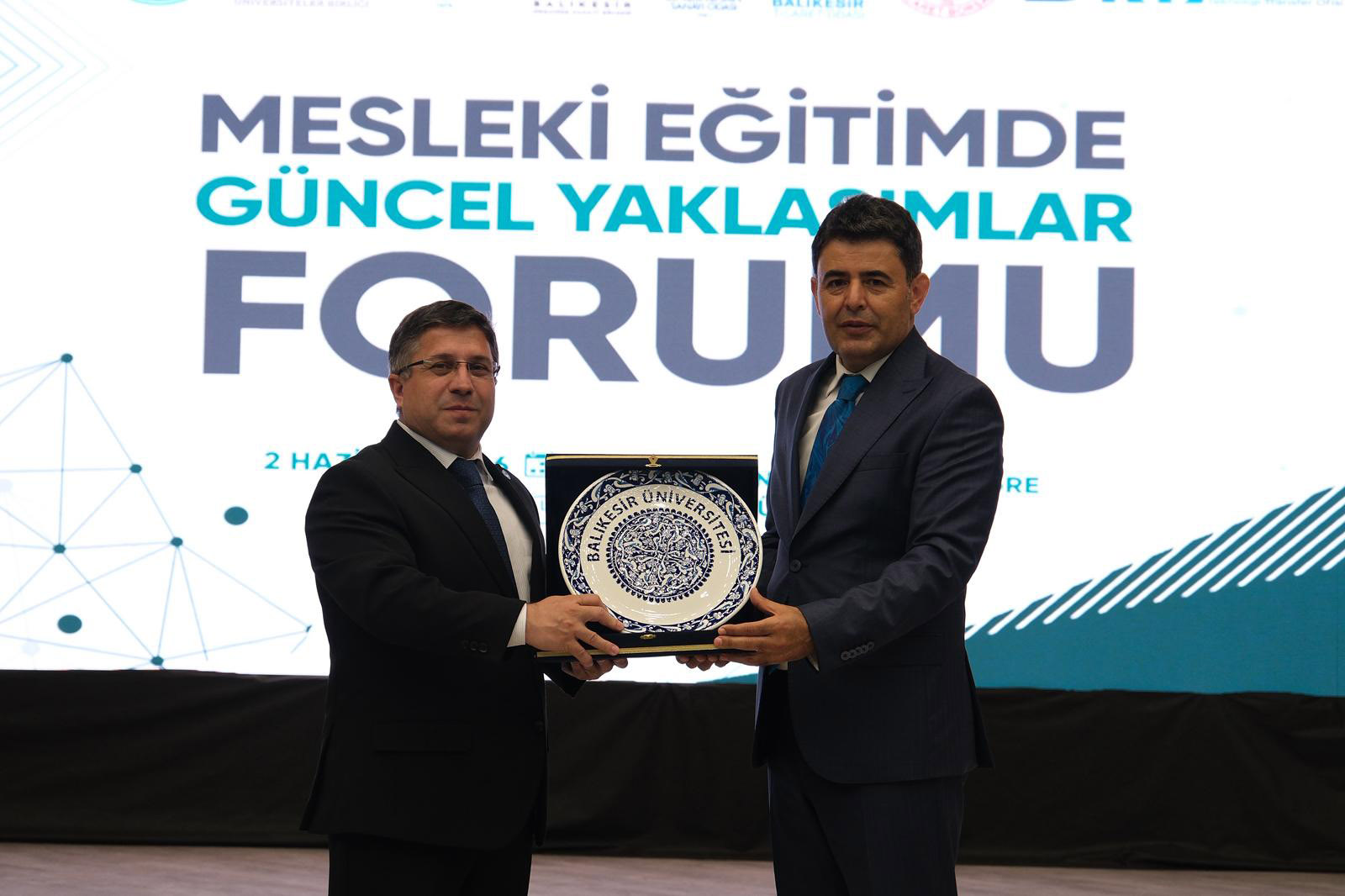 Ulaştırma ve Altyapı Bakan Yardımcısı Osman Boyraz, “Mesleki Eğitimde Güncel Yaklaşımlar Forumu”nda BAÜN’lü Öğrencilerle Buluştu 15