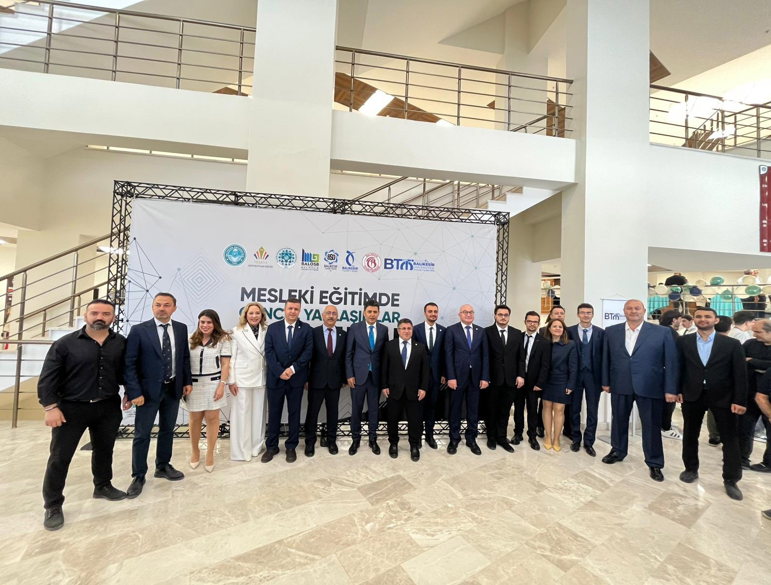 Ulaştırma ve Altyapı Bakan Yardımcısı Osman Boyraz, “Mesleki Eğitimde Güncel Yaklaşımlar Forumu”nda BAÜN’lü Öğrencilerle Buluştu