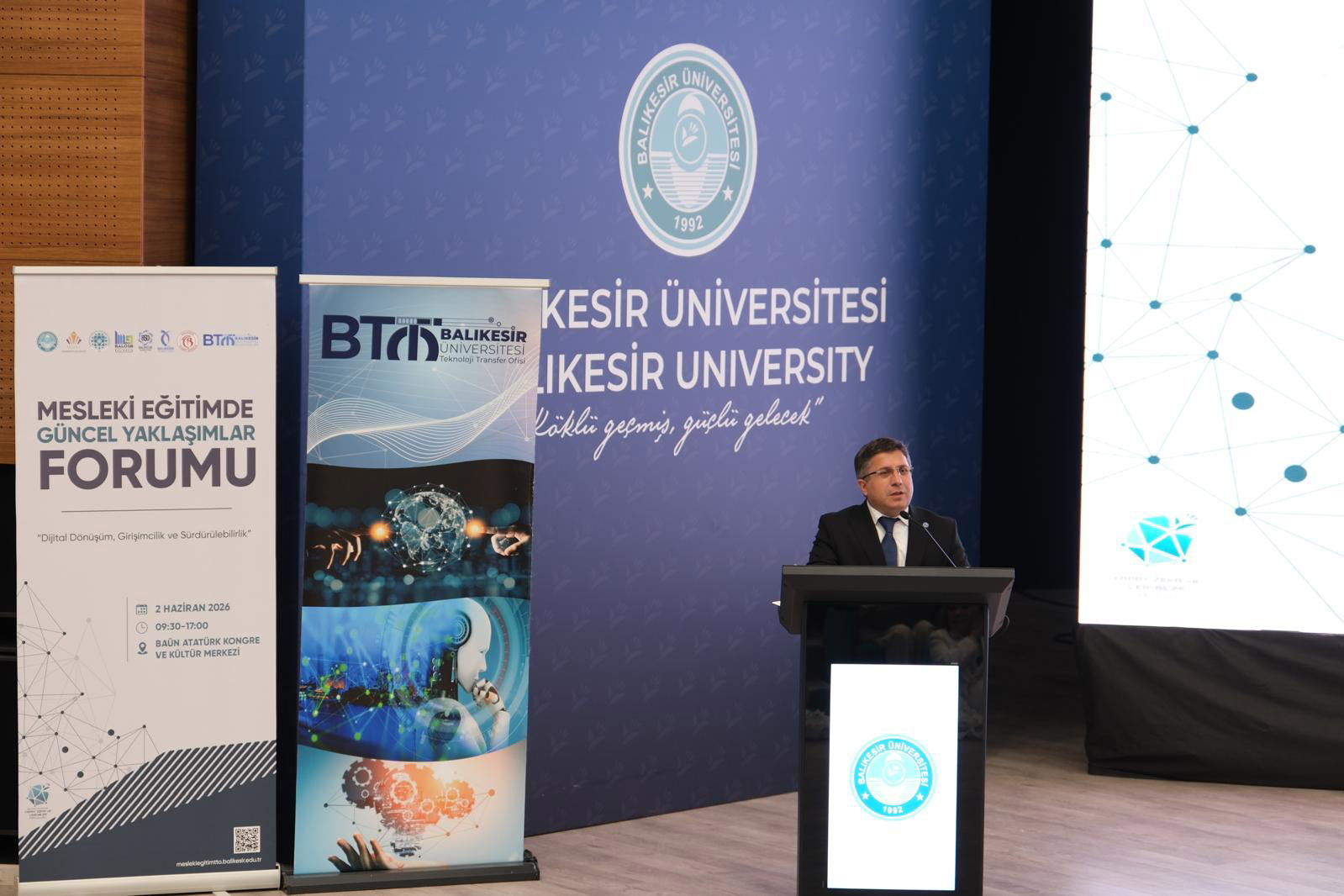 Ulaştırma ve Altyapı Bakan Yardımcısı Osman Boyraz, “Mesleki Eğitimde Güncel Yaklaşımlar Forumu”nda BAÜN’lü Öğrencilerle Buluştu 6