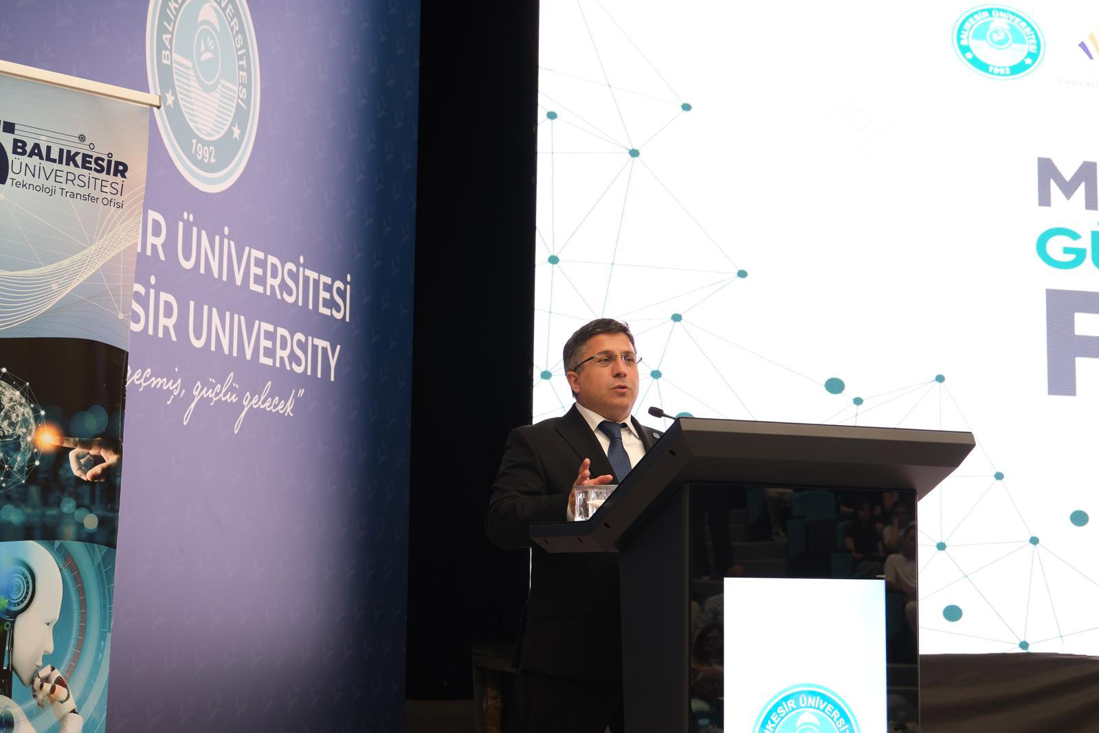 Ulaştırma ve Altyapı Bakan Yardımcısı Osman Boyraz, “Mesleki Eğitimde Güncel Yaklaşımlar Forumu”nda BAÜN’lü Öğrencilerle Buluştu 7