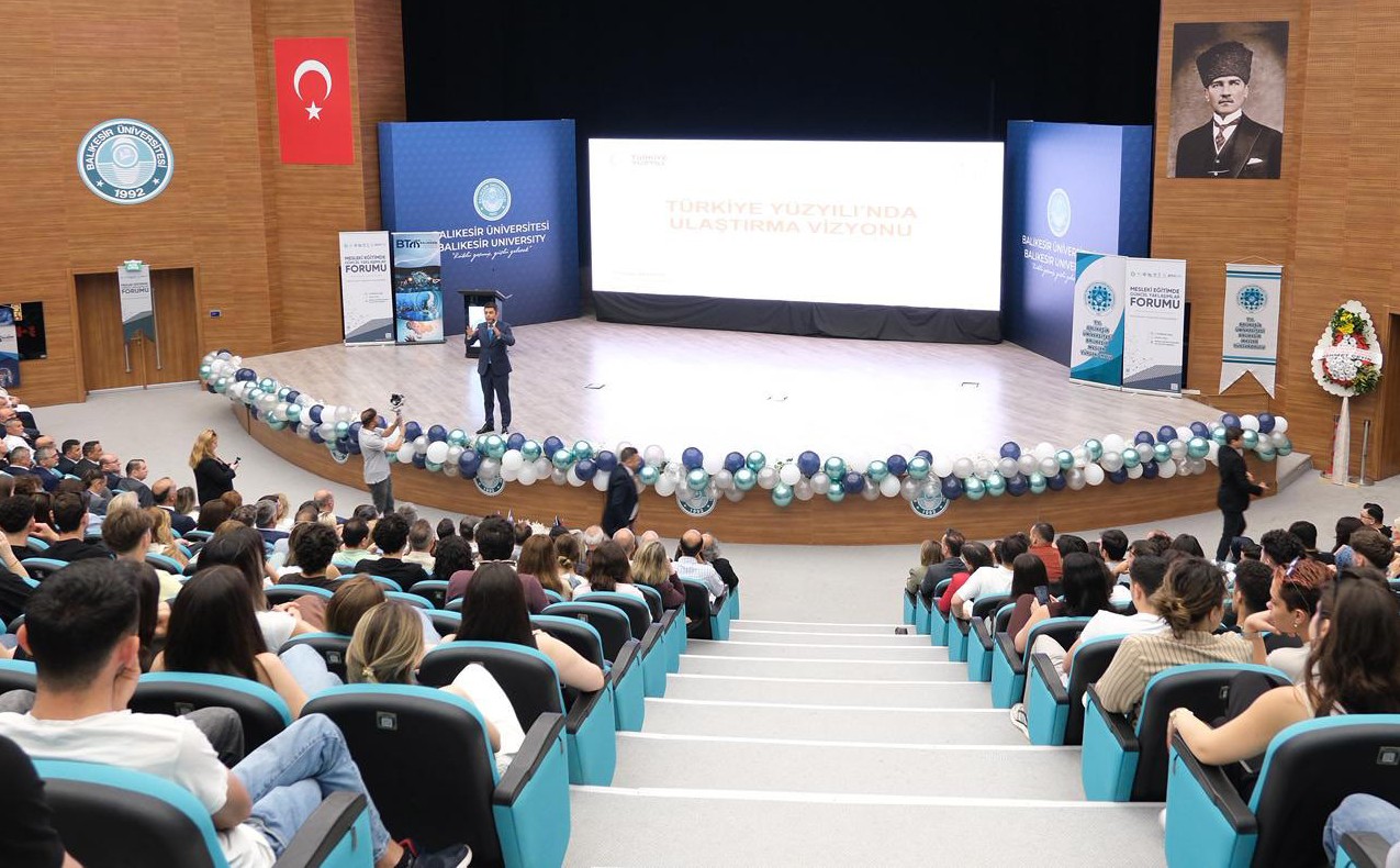 Ulaştırma ve Altyapı Bakan Yardımcısı Osman Boyraz, “Mesleki Eğitimde Güncel Yaklaşımlar Forumu”nda BAÜN’lü Öğrencilerle Buluştu 9