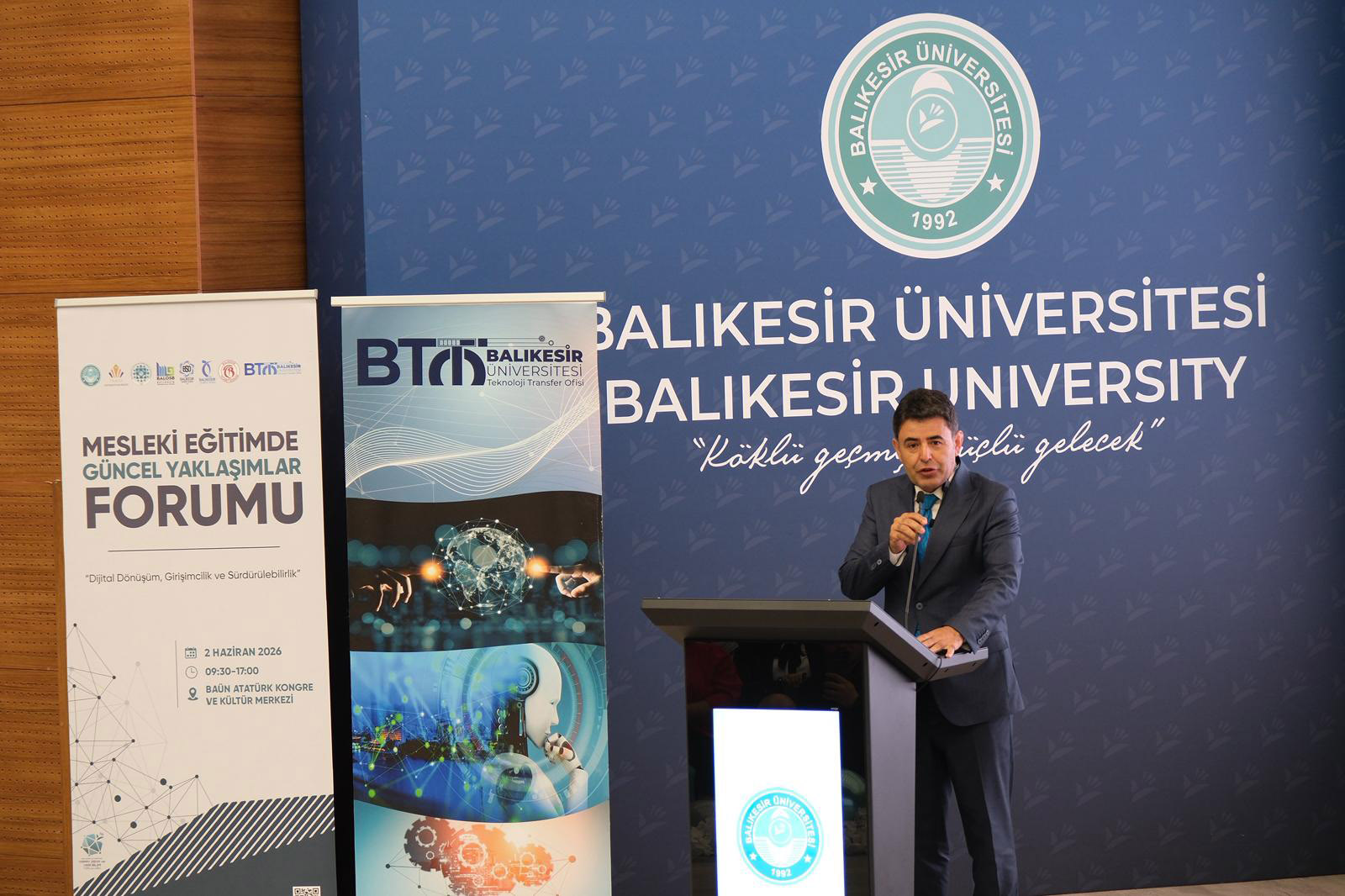 Ulaştırma ve Altyapı Bakan Yardımcısı Osman Boyraz, “Mesleki Eğitimde Güncel Yaklaşımlar Forumu”nda BAÜN’lü Öğrencilerle Buluştu 8