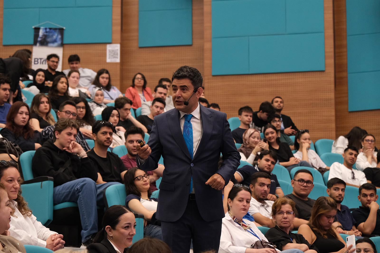 Ulaştırma ve Altyapı Bakan Yardımcısı Osman Boyraz, “Mesleki Eğitimde Güncel Yaklaşımlar Forumu”nda BAÜN’lü Öğrencilerle Buluştu 12