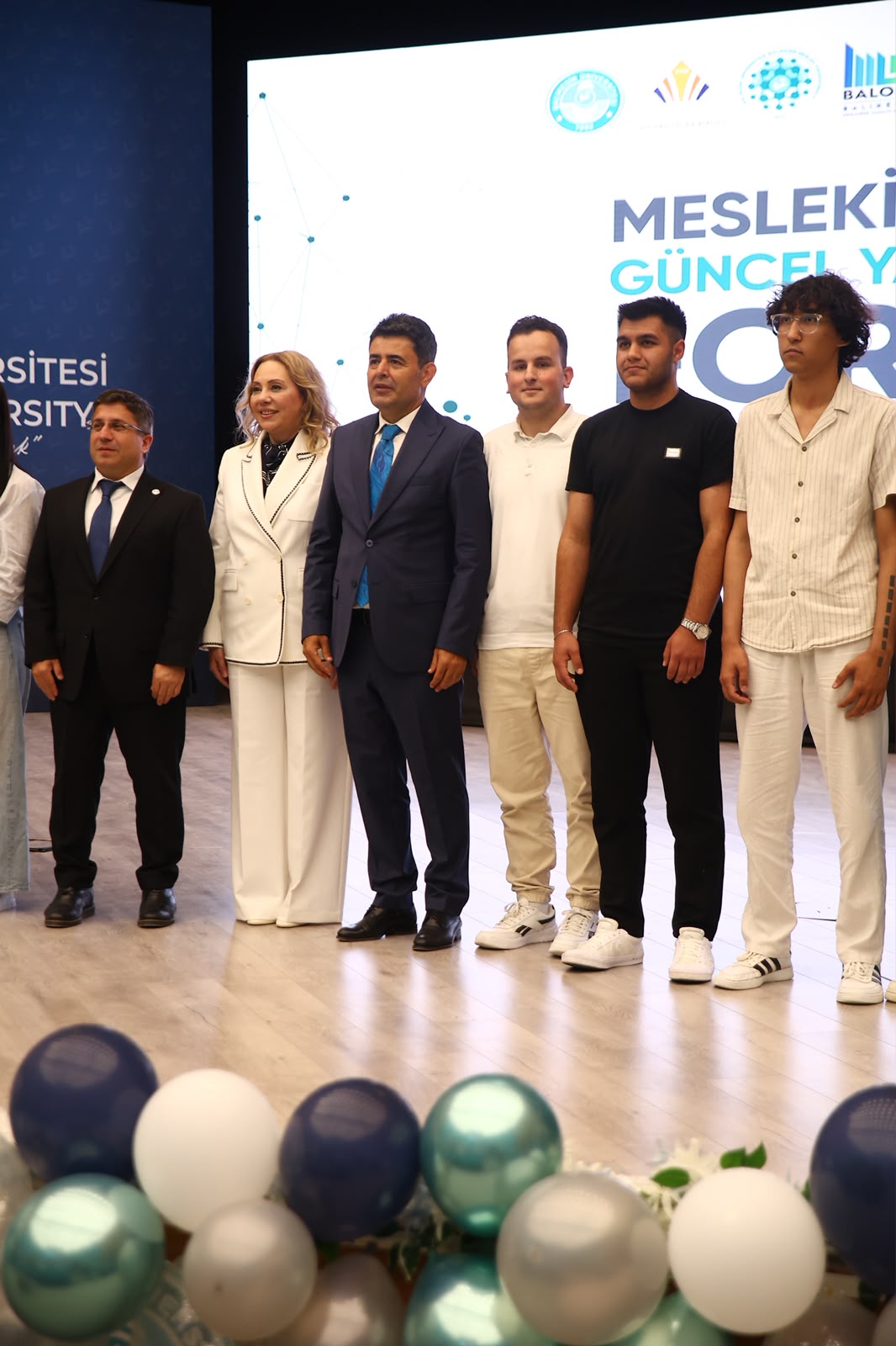 Ulaştırma ve Altyapı Bakan Yardımcısı Osman BOYRAZ' dan Öğrencimize Ödül 3