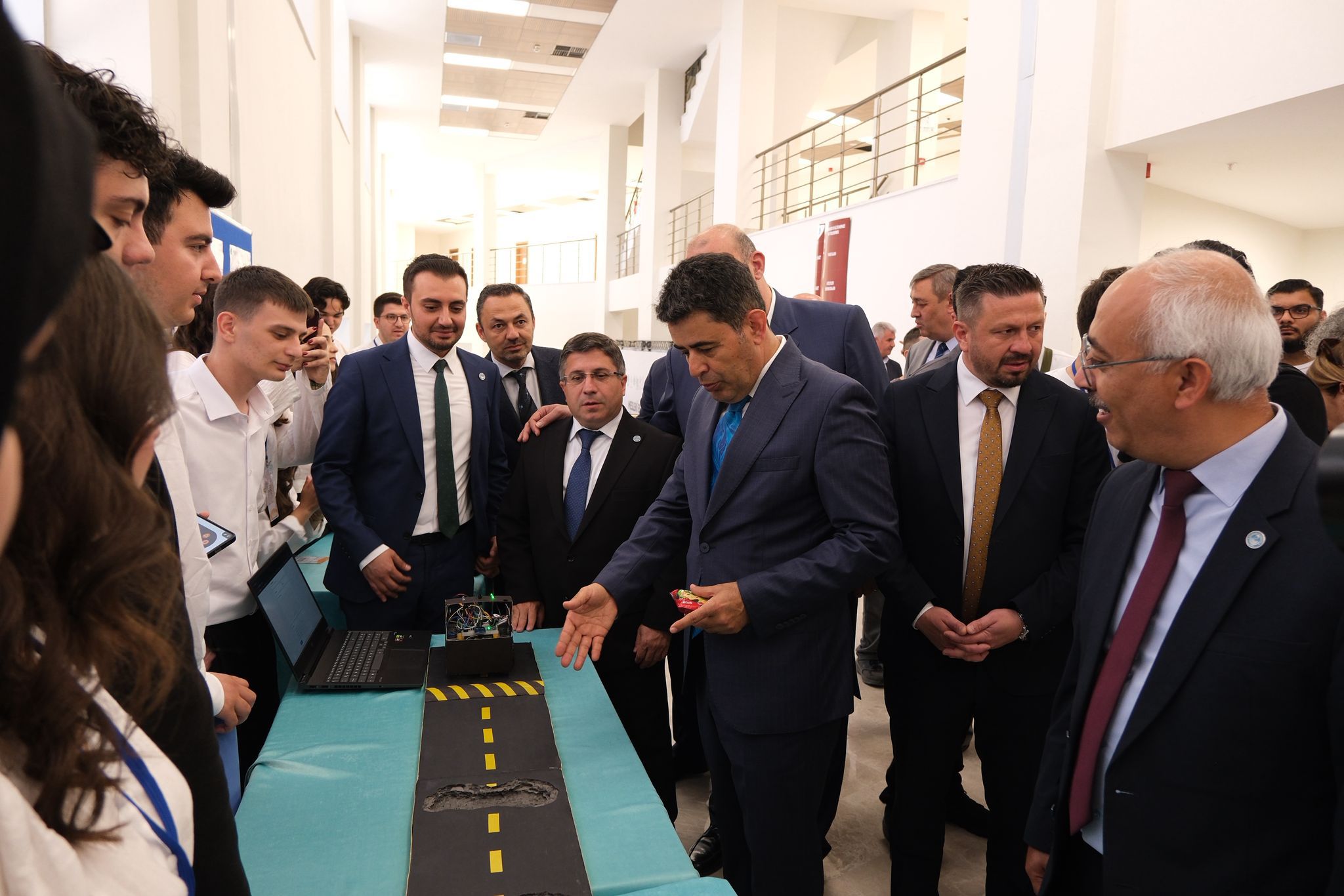 Elektronik ve Otomasyon Bölümü Öğrencilerimiz Mesleki Eğitimde Güncel Yaklaşımlar Forumuna Katılım Sağladı