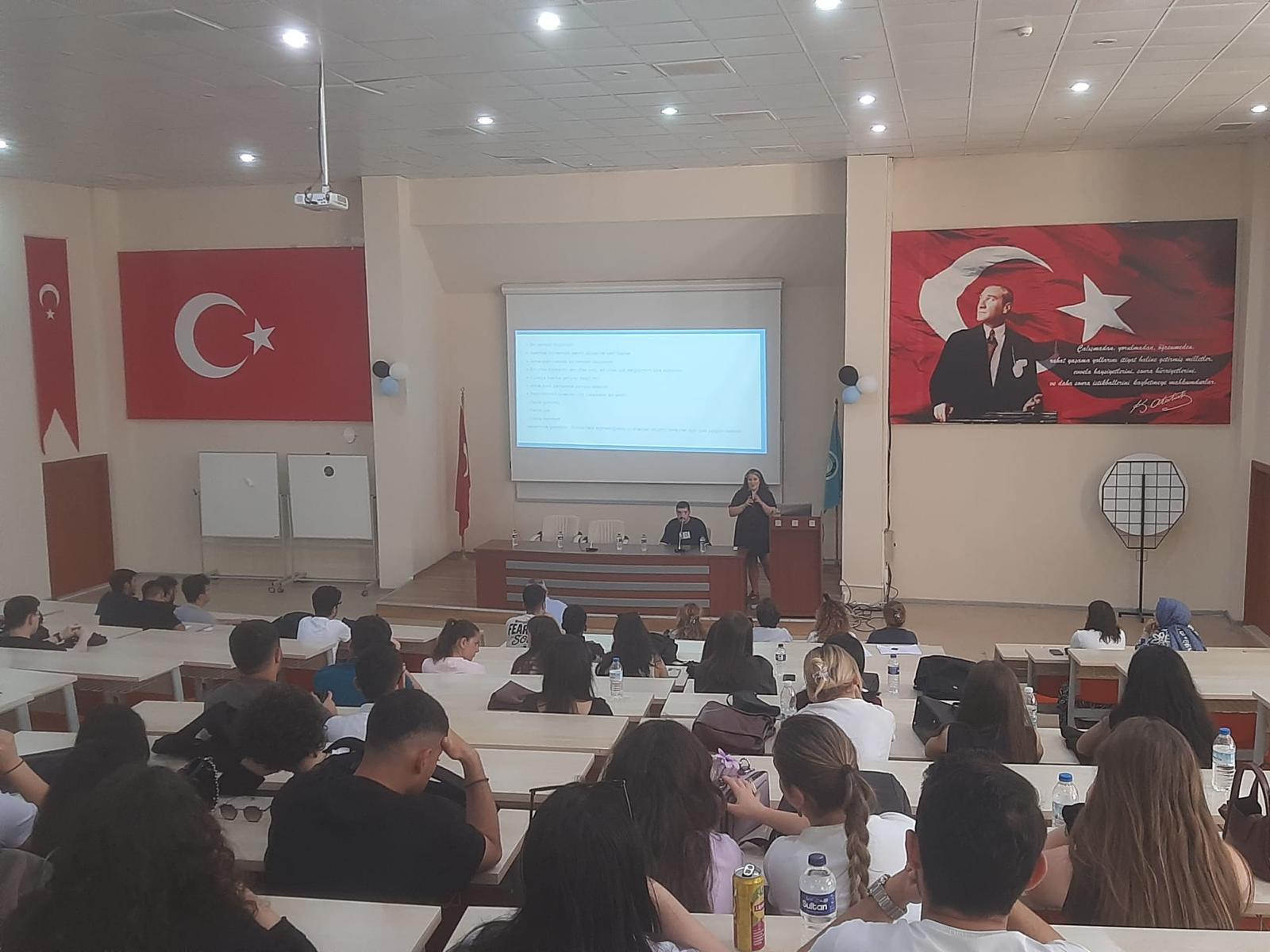 "Balıkesir Otizmli Bireyleri Destekleme Vakfı Kurucu Başkanı Fatma TABANLI, eğitmenler Özden TEMEL SEZER ve Orhun Tuna ÖZTÜZÜN' ün katılımları ile "Otizm Farkındalık Semineri" düzenlendi 3