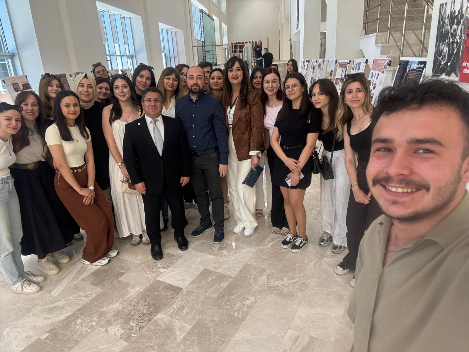 Şehrin Sessiz Tanıkları Camiler, Şadırvan ve Saat Kulesi