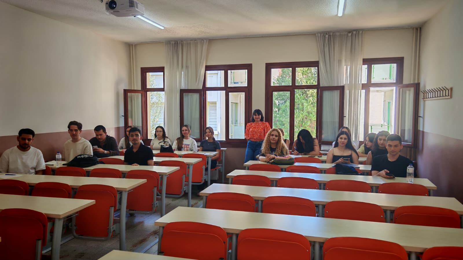Kimya Teknolojisi Programı 1. Sınıf Öğrencileri ile Dönem Sonu Danışmanlık Toplantısı Gerçekleştirildi