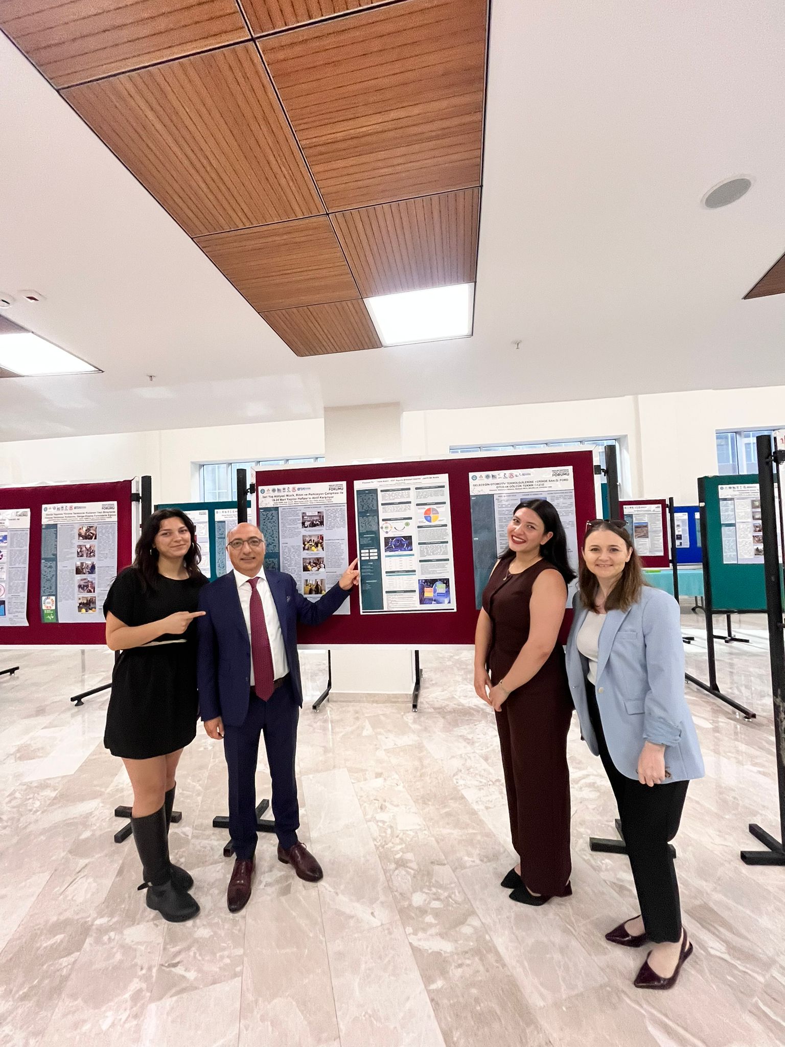 Bigadiç MYO, Mesleki Eğitimde Güncel Yaklaşımlar Forumu' na BİST Sigorta Şirketleri Üzerine Finansal Performans Analizi Çalışması İle Katılım Sağladı
