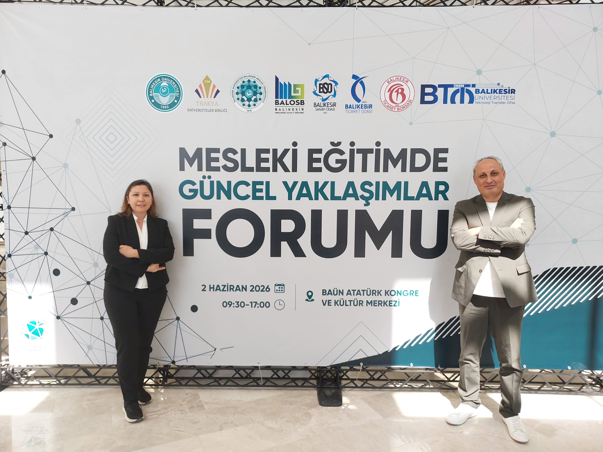 Edremit Sivil Havacılık Yüksekokulu akademisyenleri Mesleki Eğitimde Güncel Yaklaşımlar Forumuna katıldı. 2