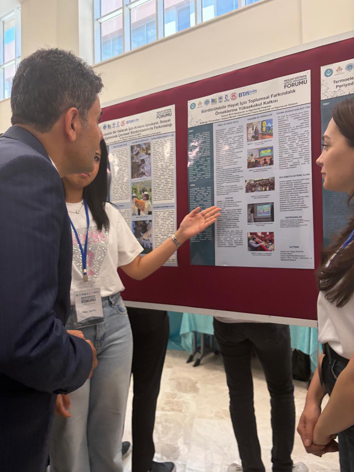 Kepsut Meslek Yüksekokulu Öğrencilerinden Poster Sunumu 6