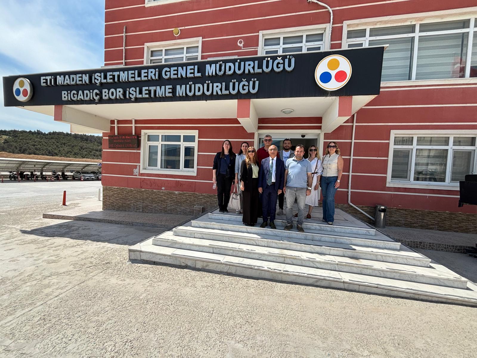 Yüksekokul Yönetimi ve Bölüm Başkanları Olarak Eti Maden İşletmeleri Bigadiç Bor İşletme Müdürü Süleyman ÜN' ü Ziyaret Ettik