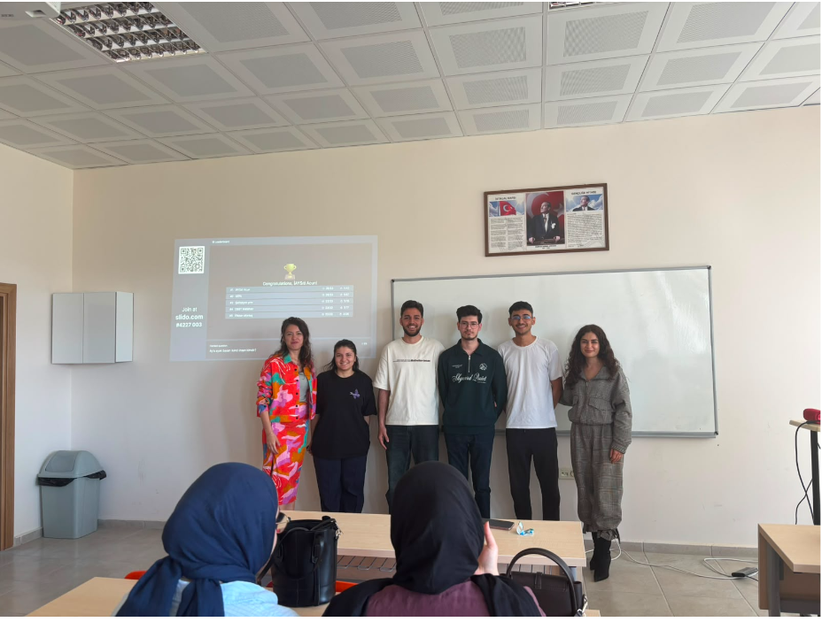 İvrindi SHMYO’da Dijital Sağlık Sistemleri Teknikerliği Öğrencilerinden Bilgi Yarışması 1