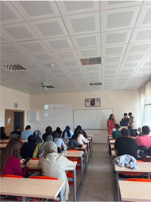 İvrindi SHMYO’da Dijital Sağlık Sistemleri Teknikerliği Öğrencilerinden Bilgi Yarışması 3