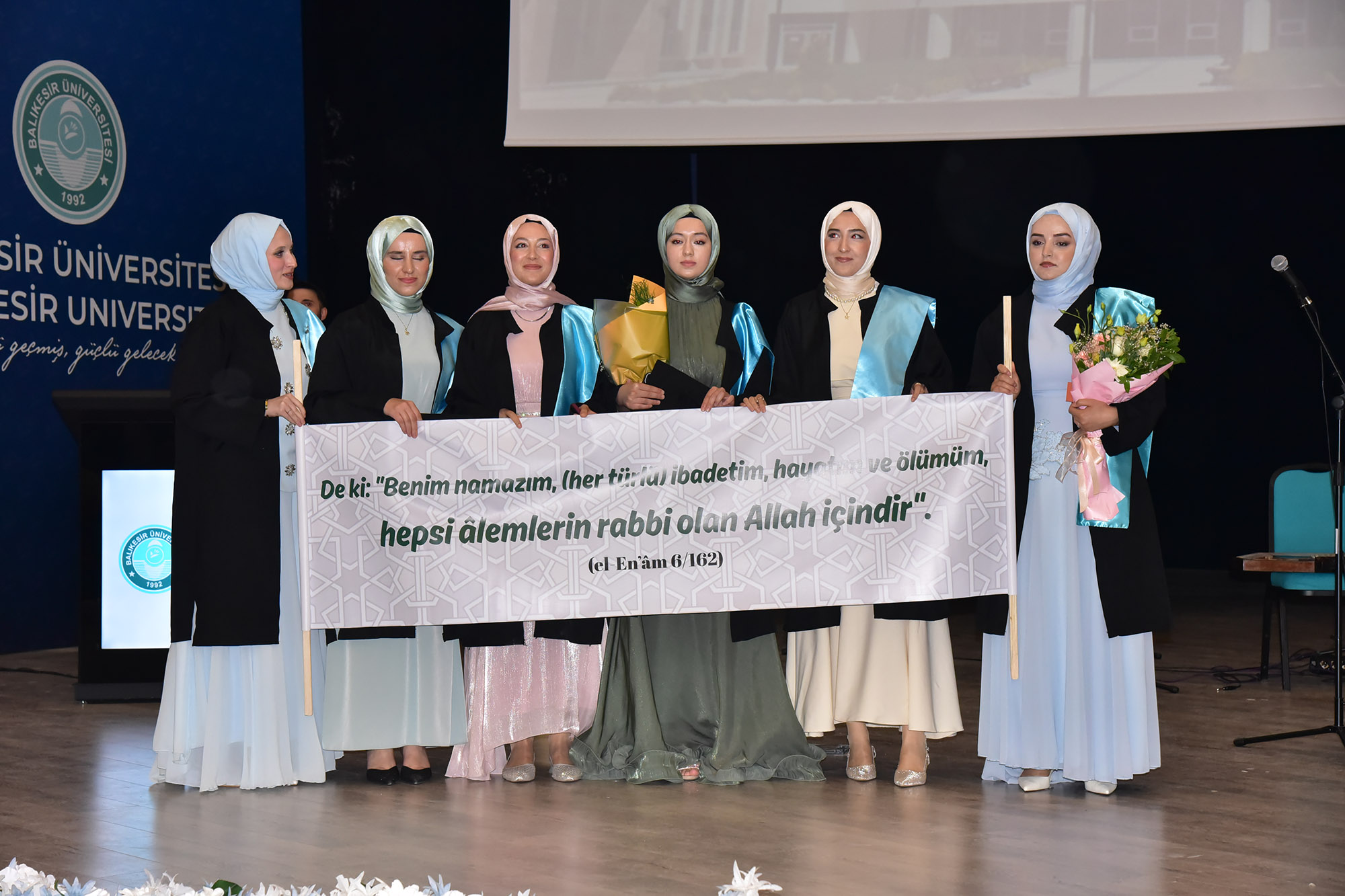 Balıkesir Üniversitesi İlahiyat Fakültesinde Mezuniyet Gururu 3
