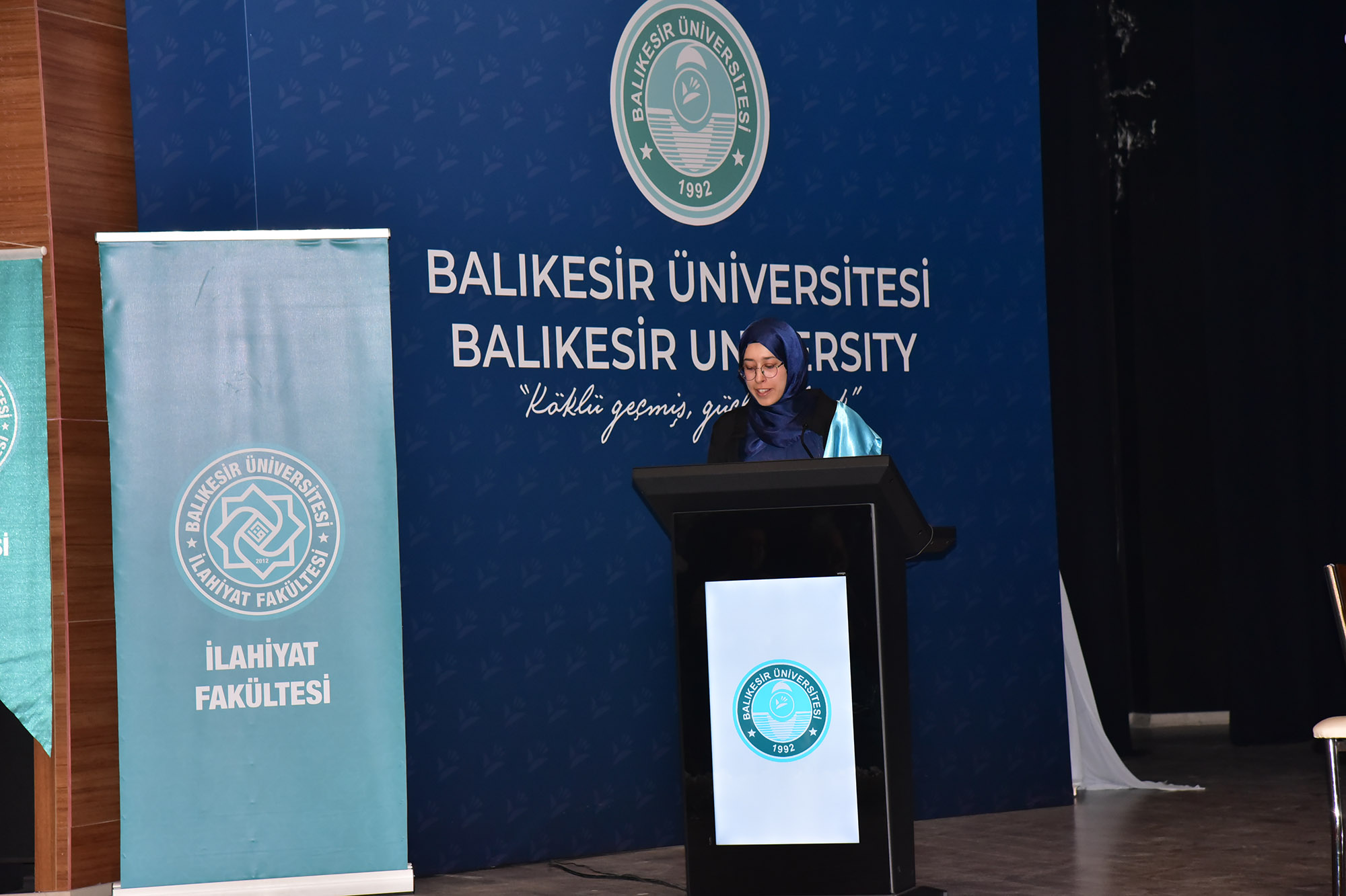 Balıkesir Üniversitesi İlahiyat Fakültesinde Mezuniyet Gururu 6