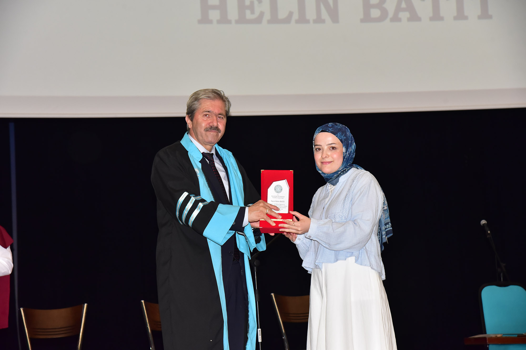 Balıkesir Üniversitesi İlahiyat Fakültesinde Mezuniyet Gururu 10