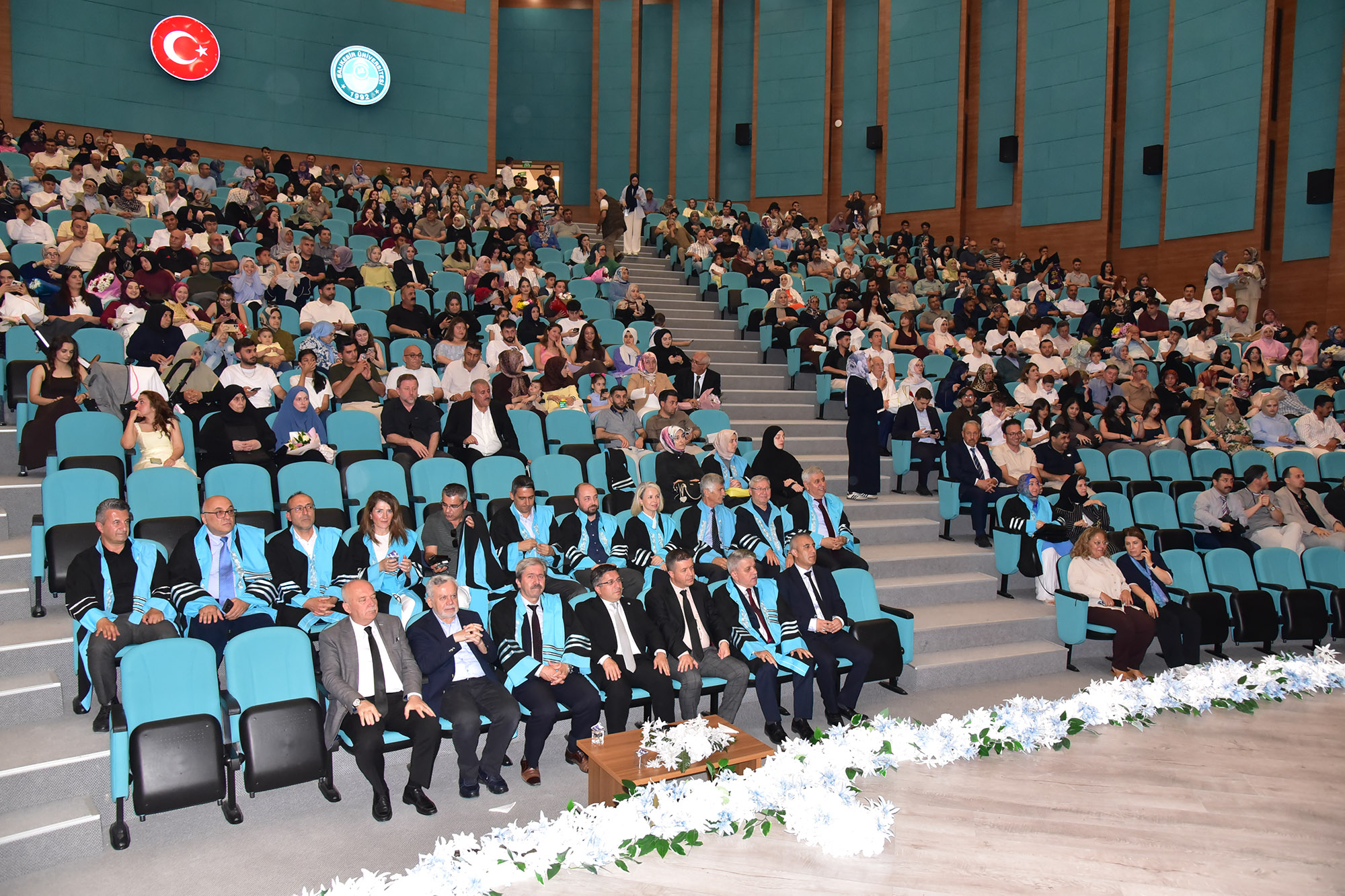 Balıkesir Üniversitesi İlahiyat Fakültesinde Mezuniyet Gururu 2