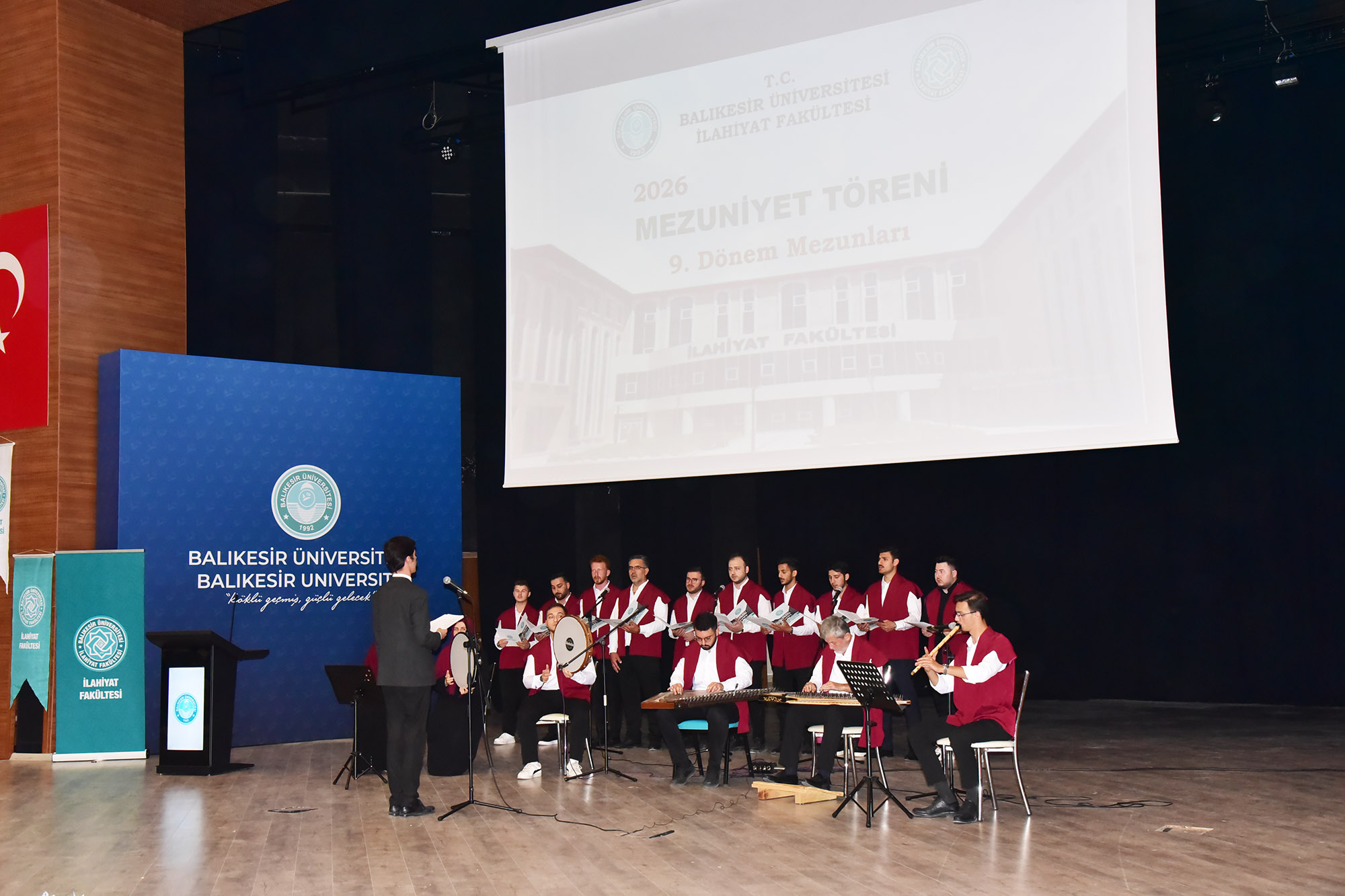 Balıkesir Üniversitesi İlahiyat Fakültesinde Mezuniyet Gururu 14