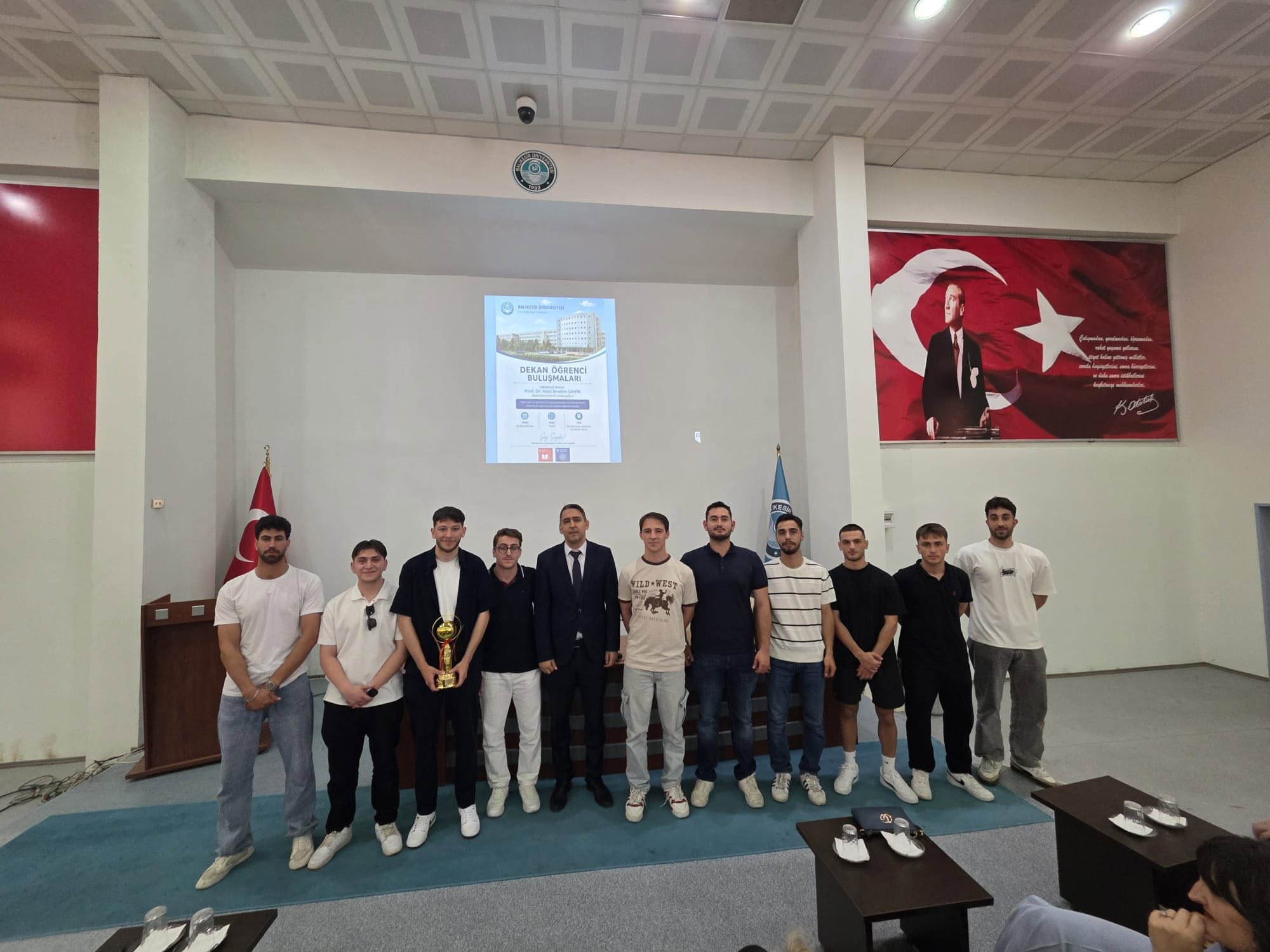 Dean Meets with Students 6