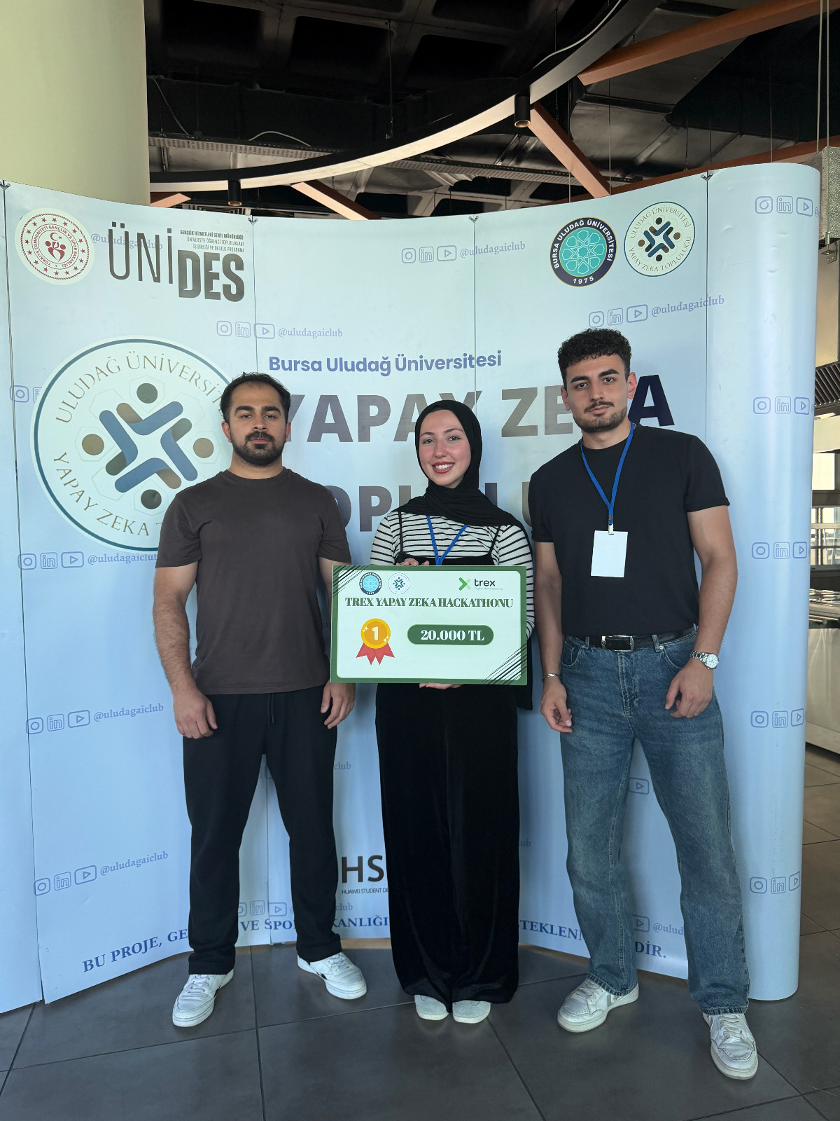 Bilgisayar Mühendisliği Öğrencilerimizden Büyük Başarı: Hackathon’da Birincilik Ödülü!