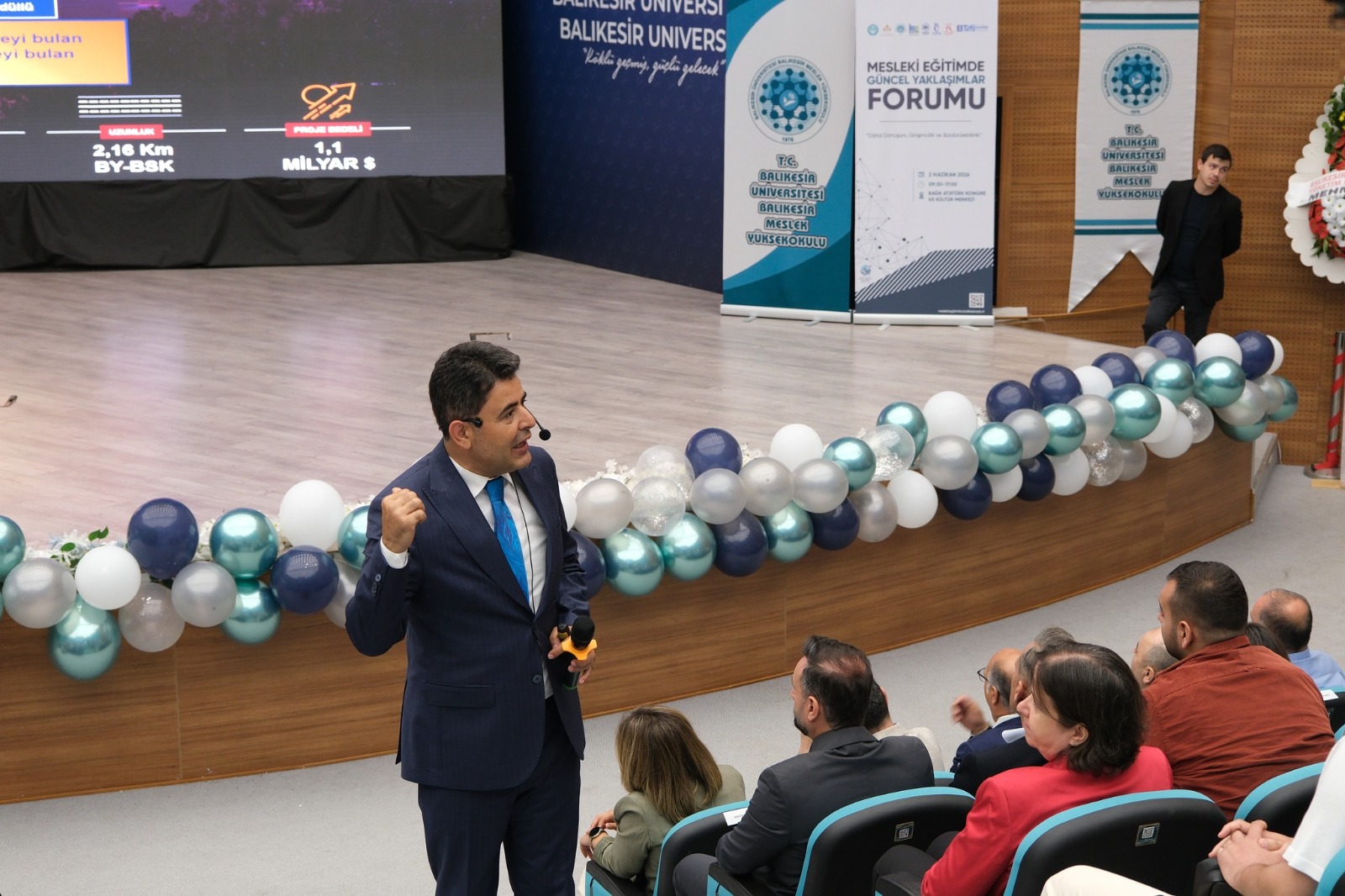 Balıkesir MYO ve Balıkesir TTO Ortaklığı ile Gerçekleştirilen “Mesleki Eğitimde Güncel Yaklaşımlar Forumu” Kapsamında Ulaştırma ve Altyapı Bakan Yardımcısı Osman Boyraz, BAÜN’lü Öğrencilerle Buluştu 9