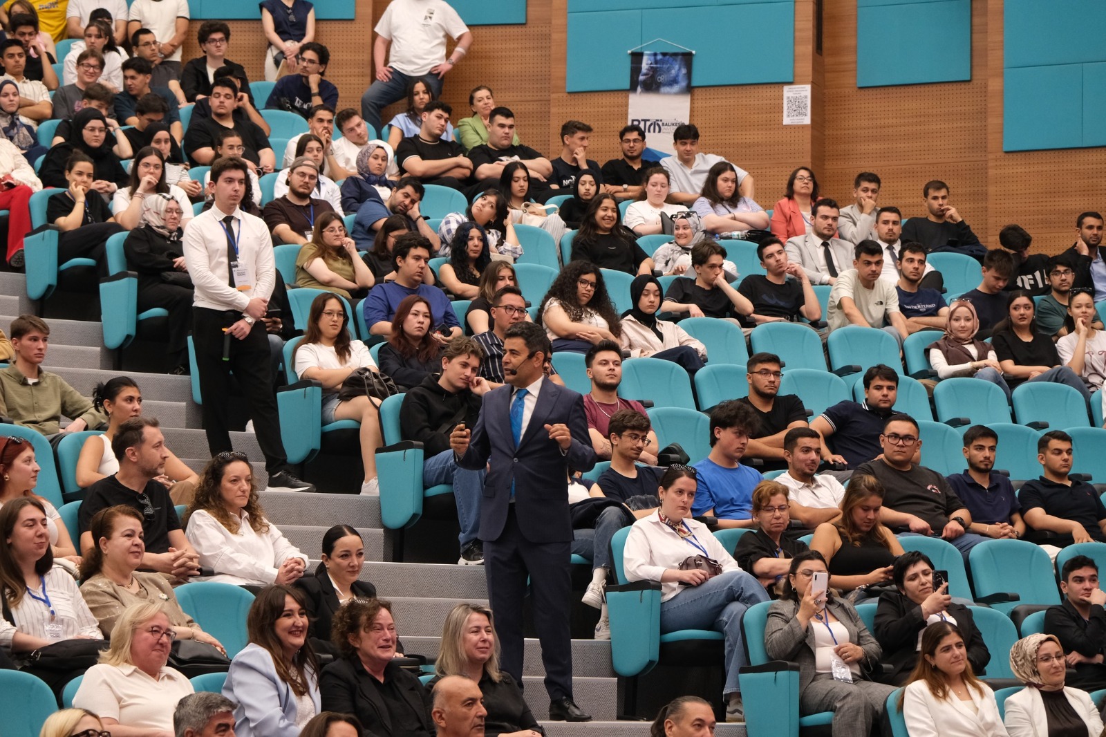 Balıkesir MYO ve Balıkesir TTO Ortaklığı ile Gerçekleştirilen “Mesleki Eğitimde Güncel Yaklaşımlar Forumu” Kapsamında Ulaştırma ve Altyapı Bakan Yardımcısı Osman Boyraz, BAÜN’lü Öğrencilerle Buluştu 8